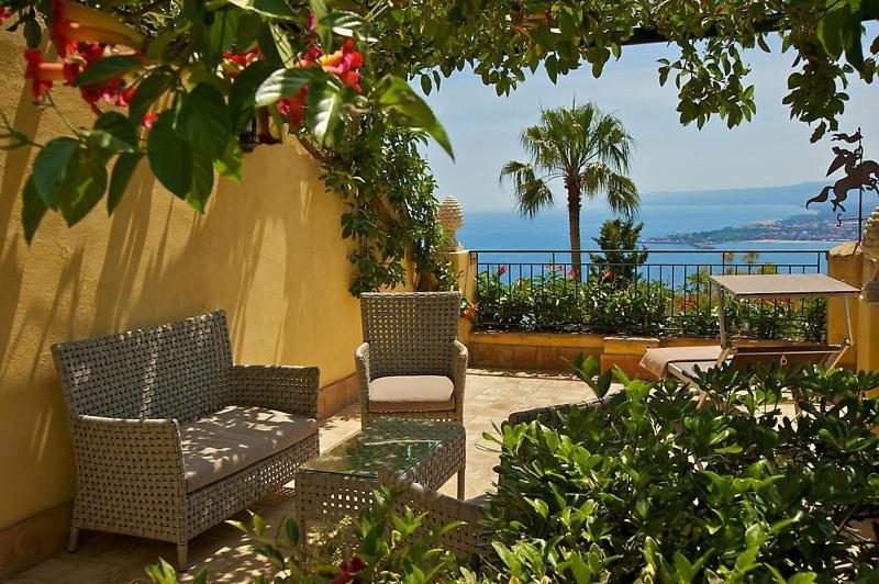 Double or Twin Room with Balcony and Sea View - Photo 5