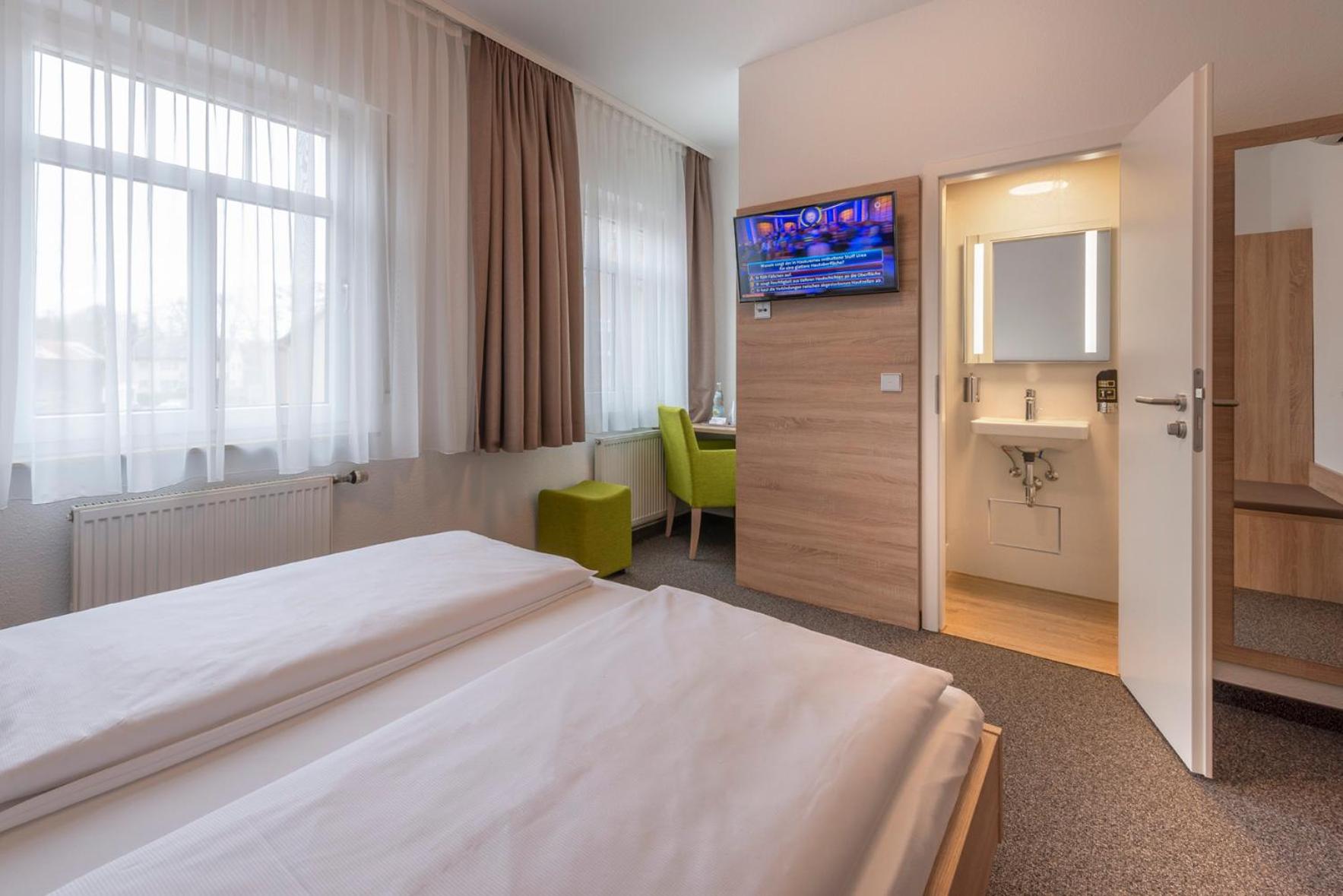 Double Room - Photo 7