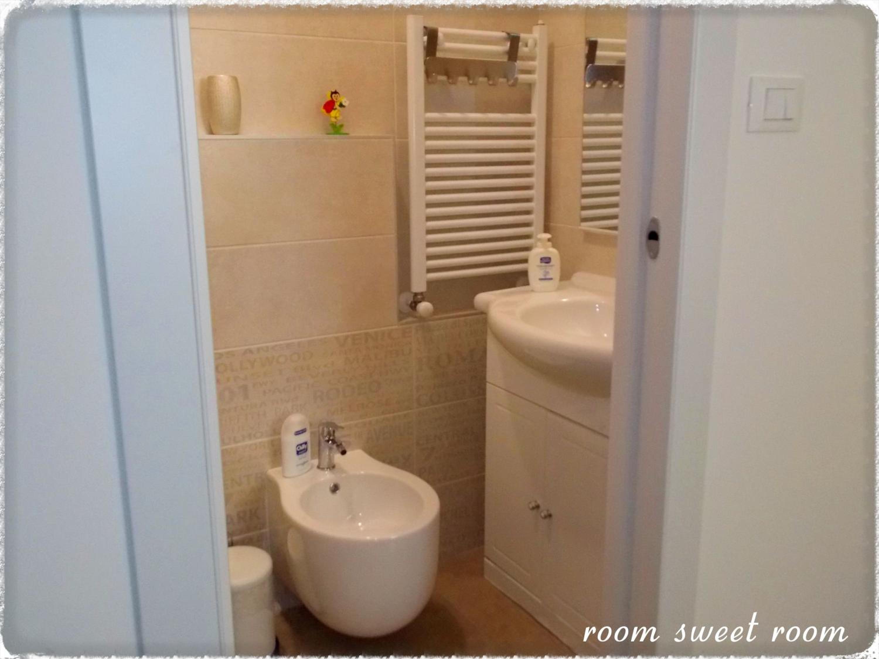 Double Room with Private Bathroom - Photo 2