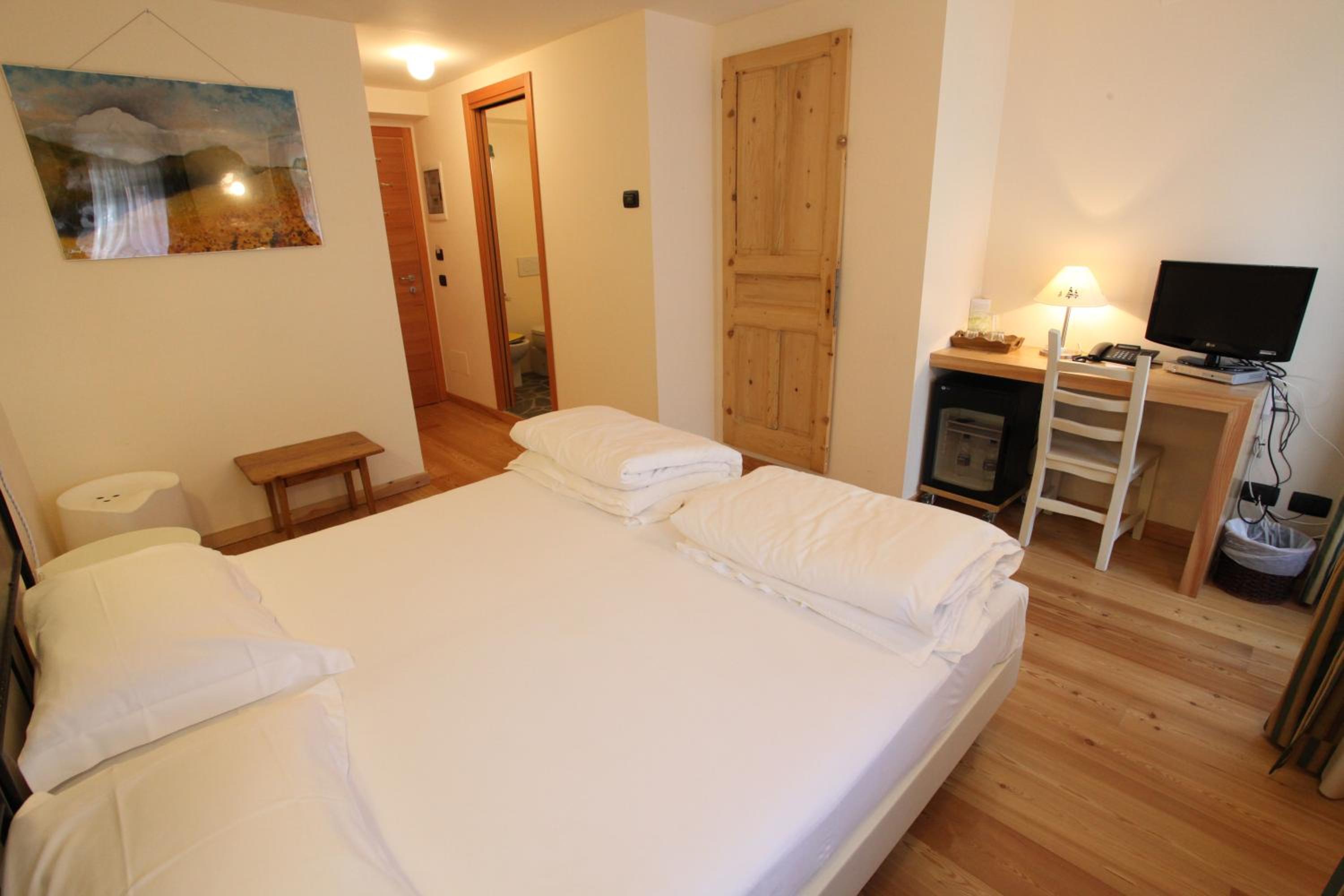 Standard Double or Twin Room - Photo 1