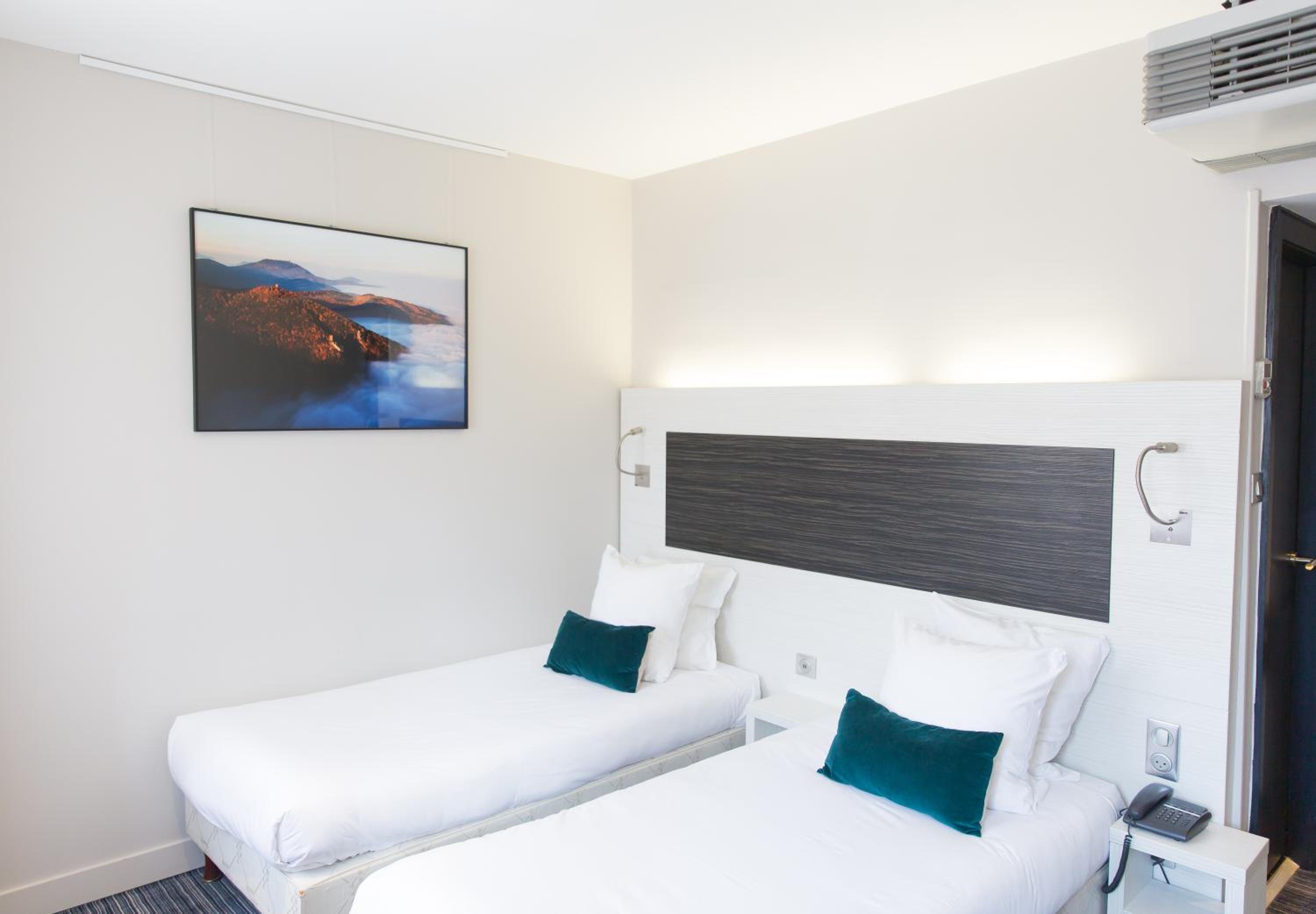 Twin Room - Photo 9