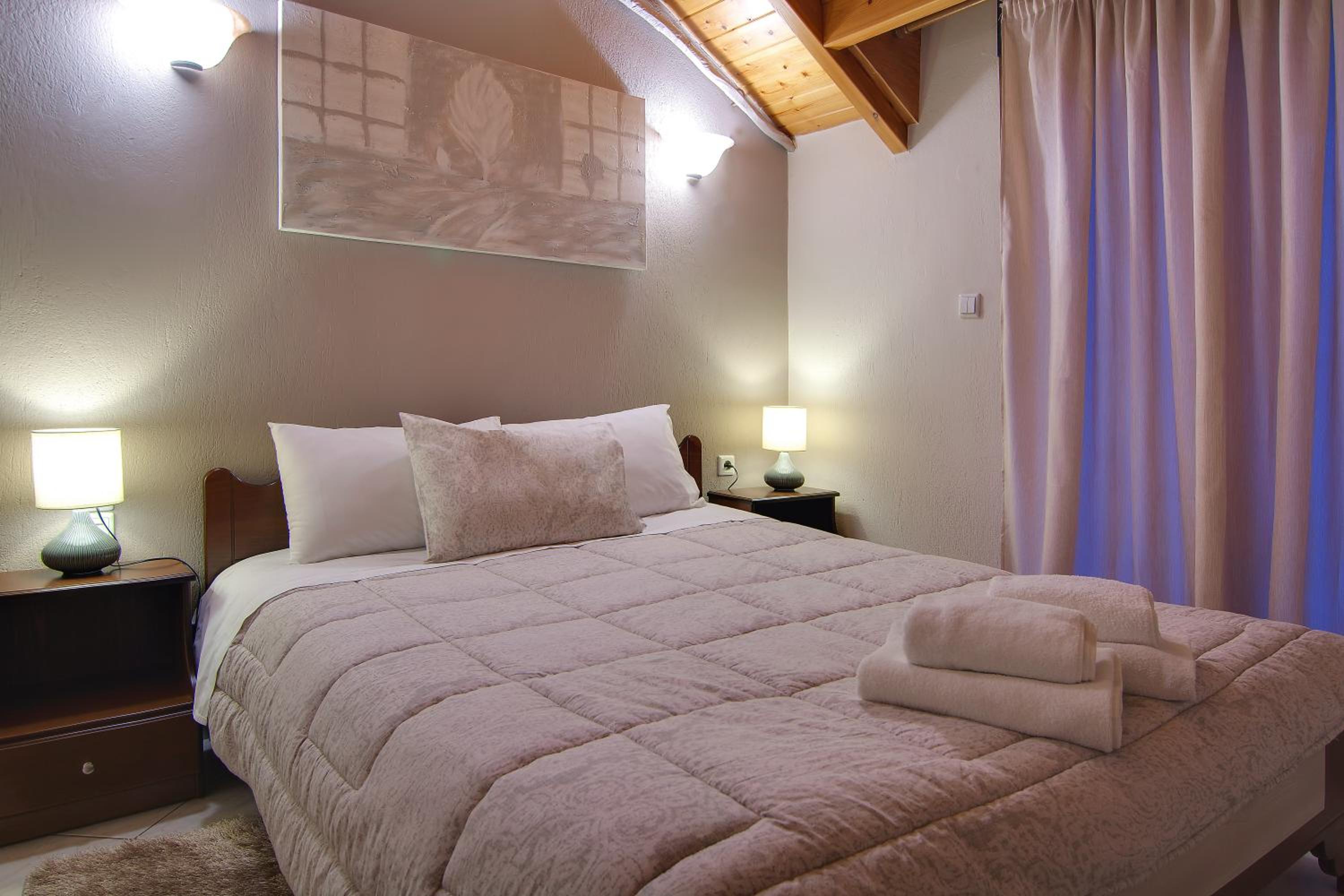 Studio (4 Adults) - Attic