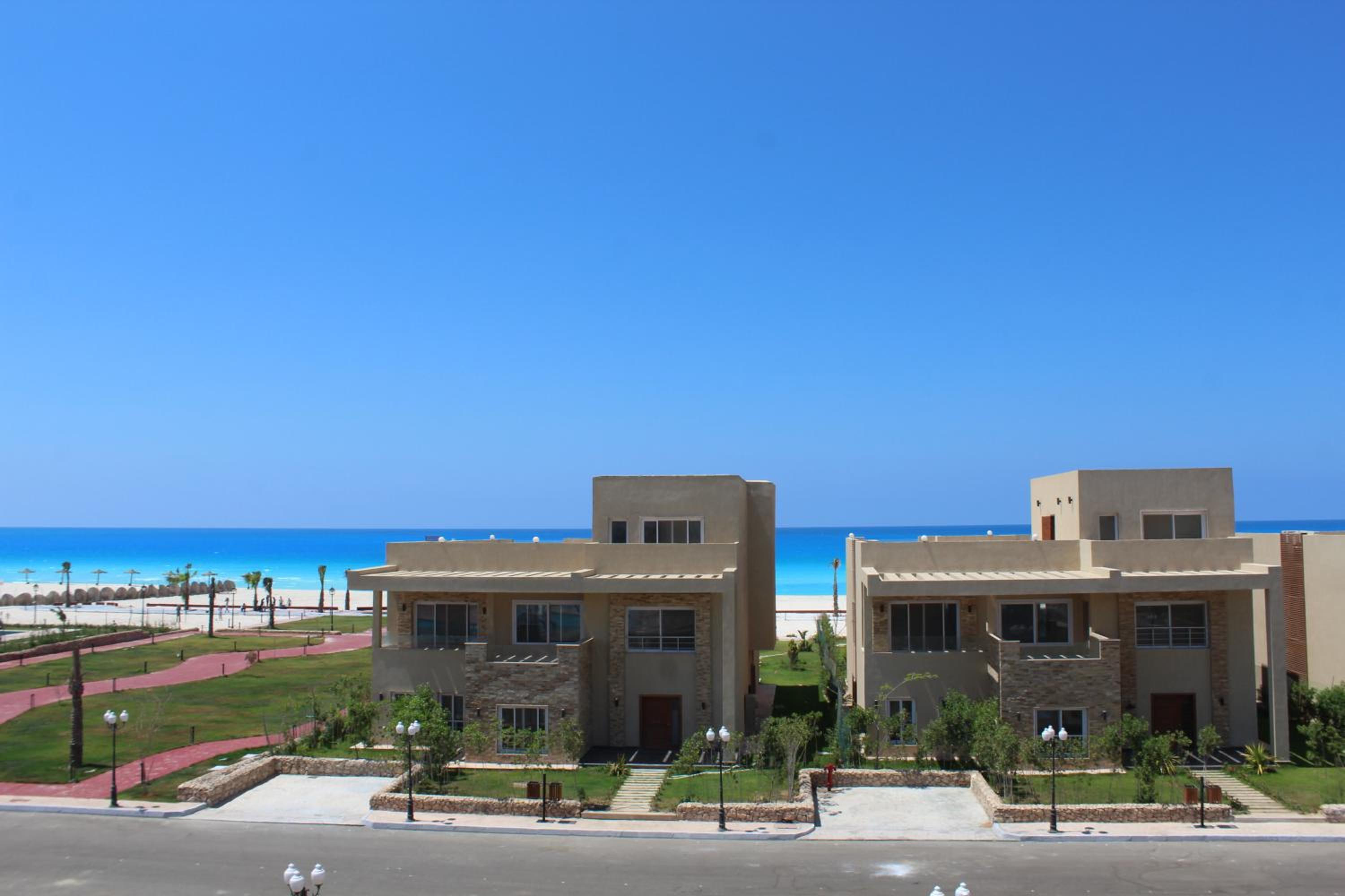 Villa with Private Pool - Photo 9