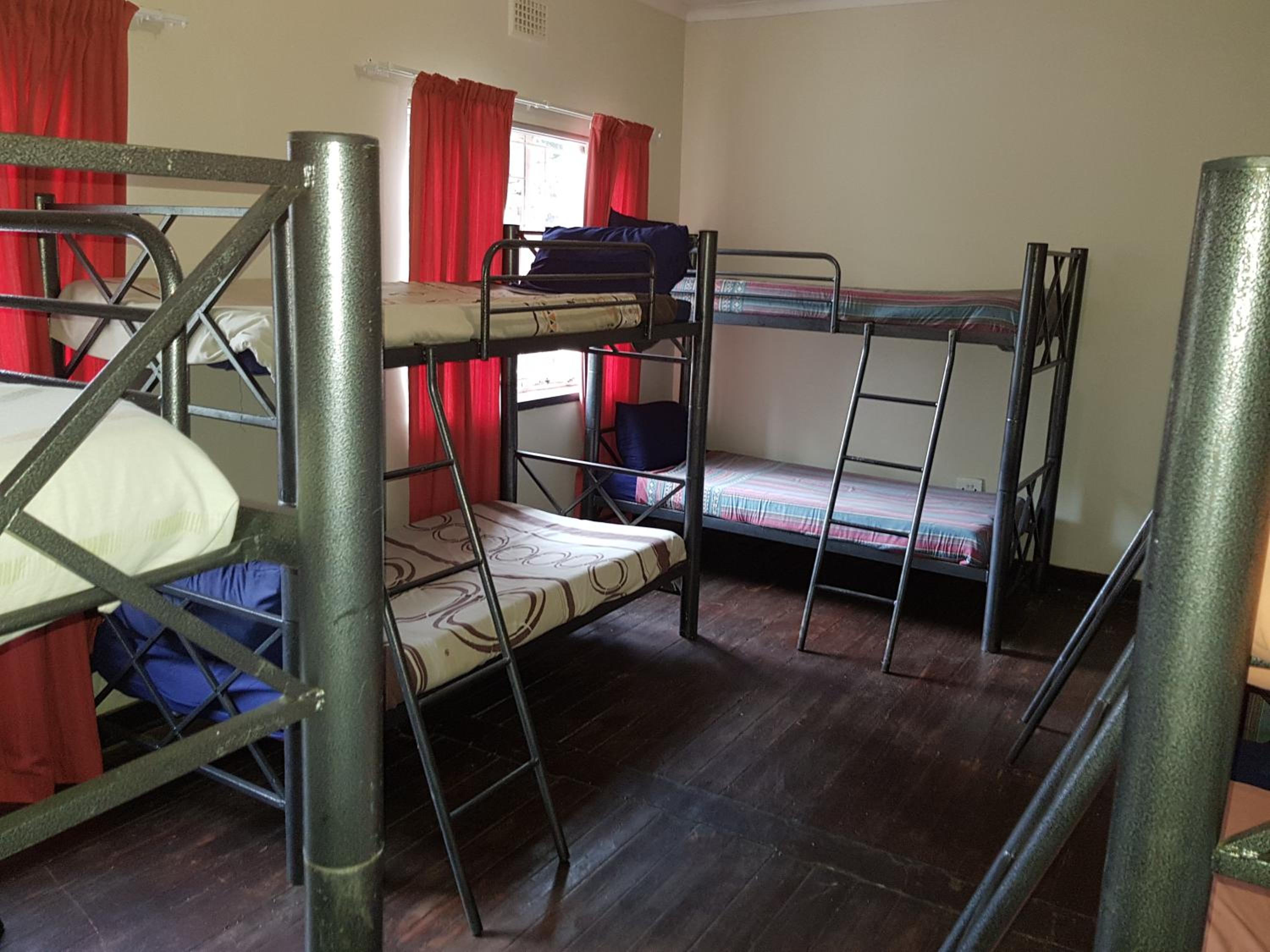 10-Bed Mixed Dormitory Room