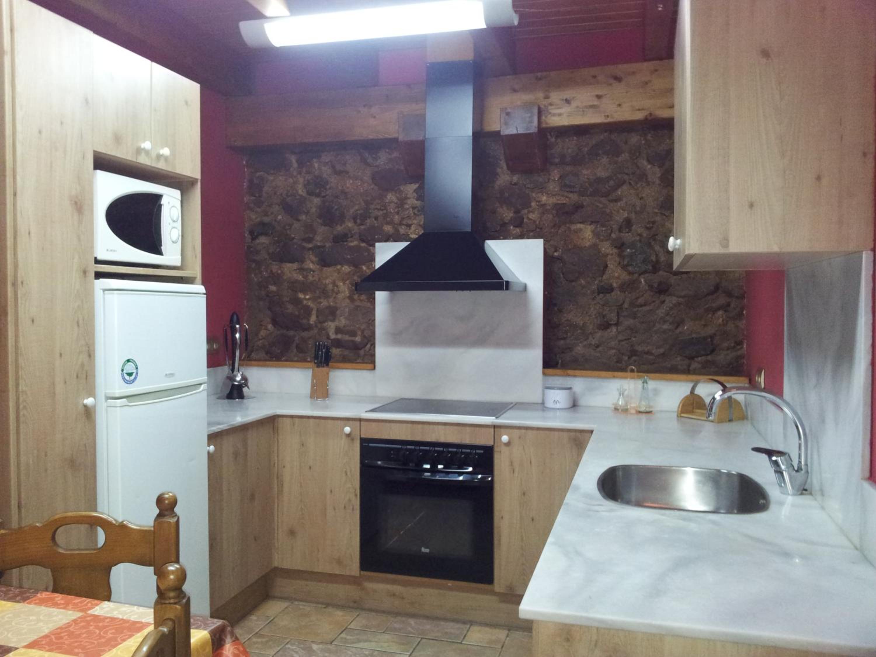 One-Bedroom Apartment - Photo 12