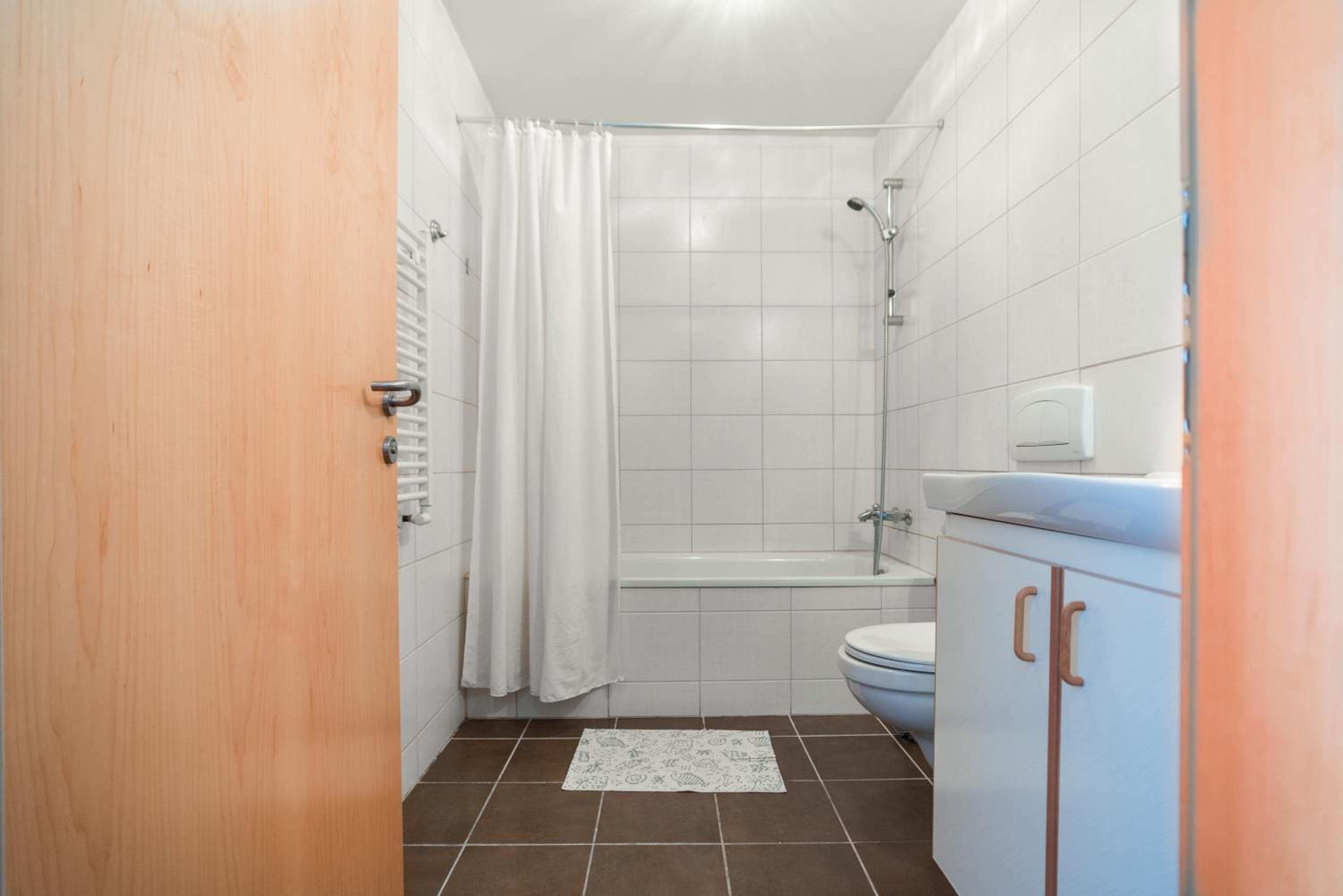 Standard Double or Twin Room - Photo 7