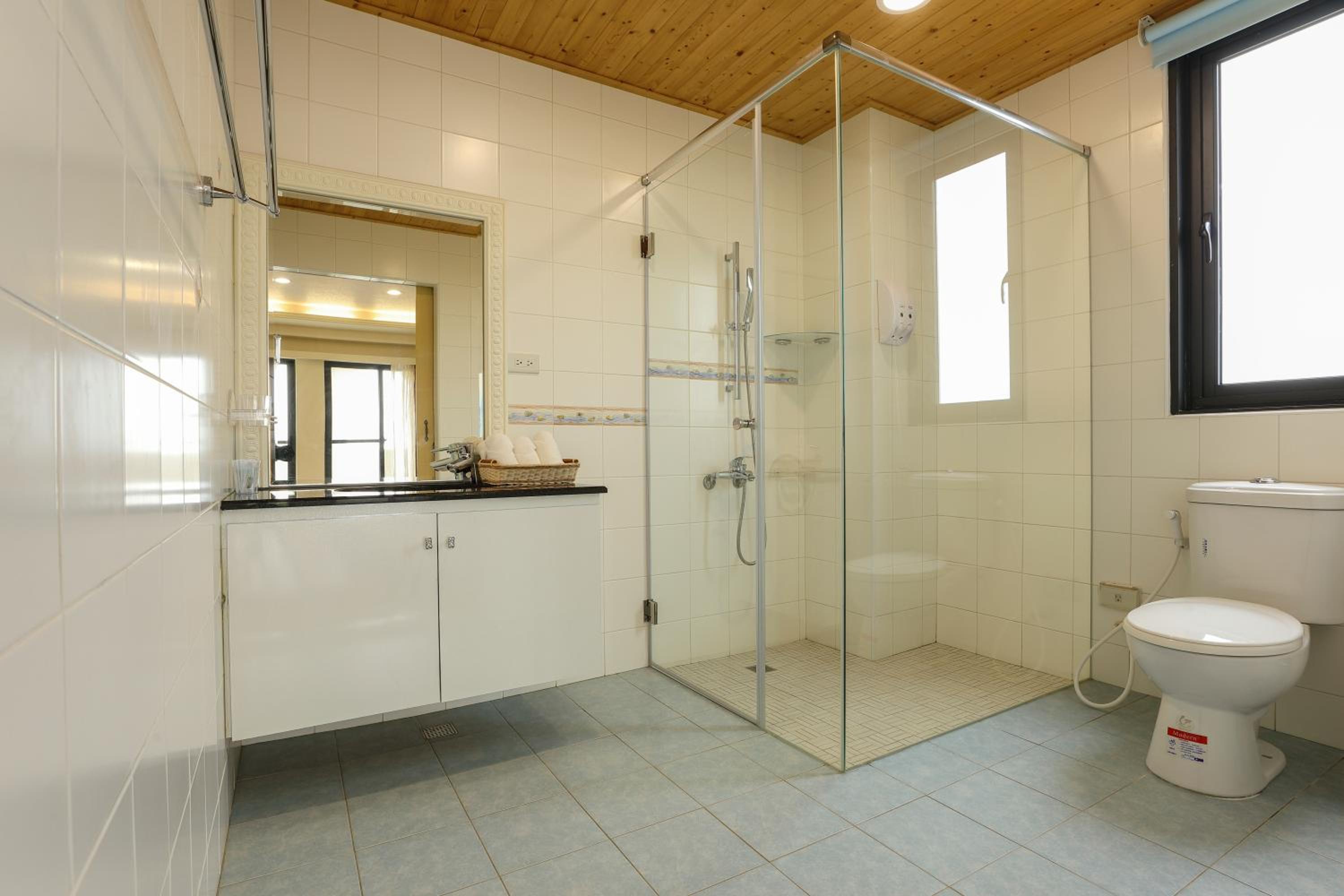 Family Room with Private Bathroom photo 1