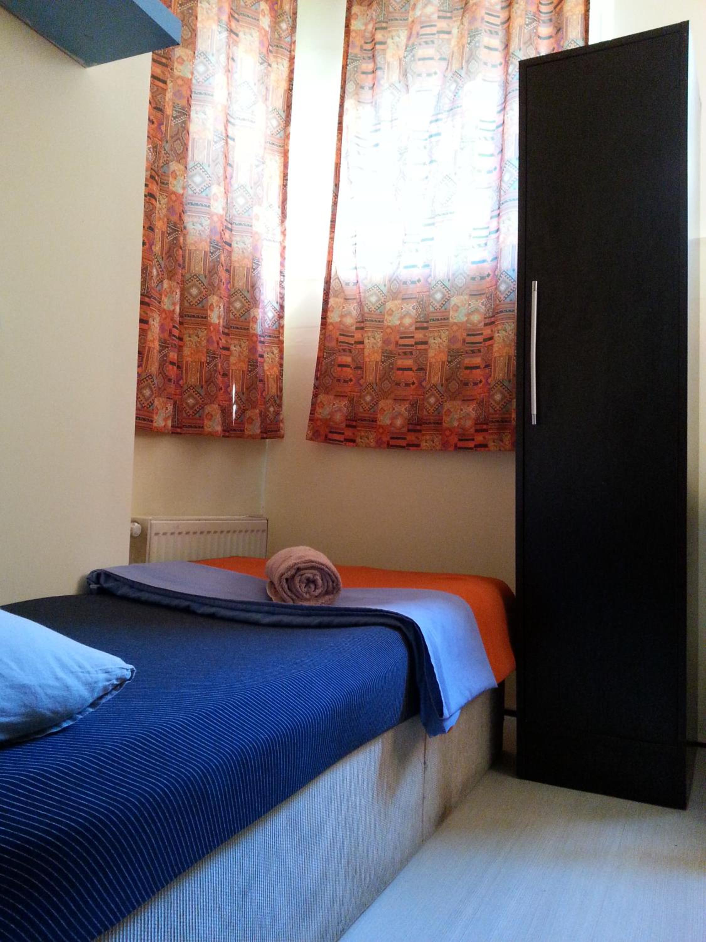 Single Room with Shared Bathroom photo 3