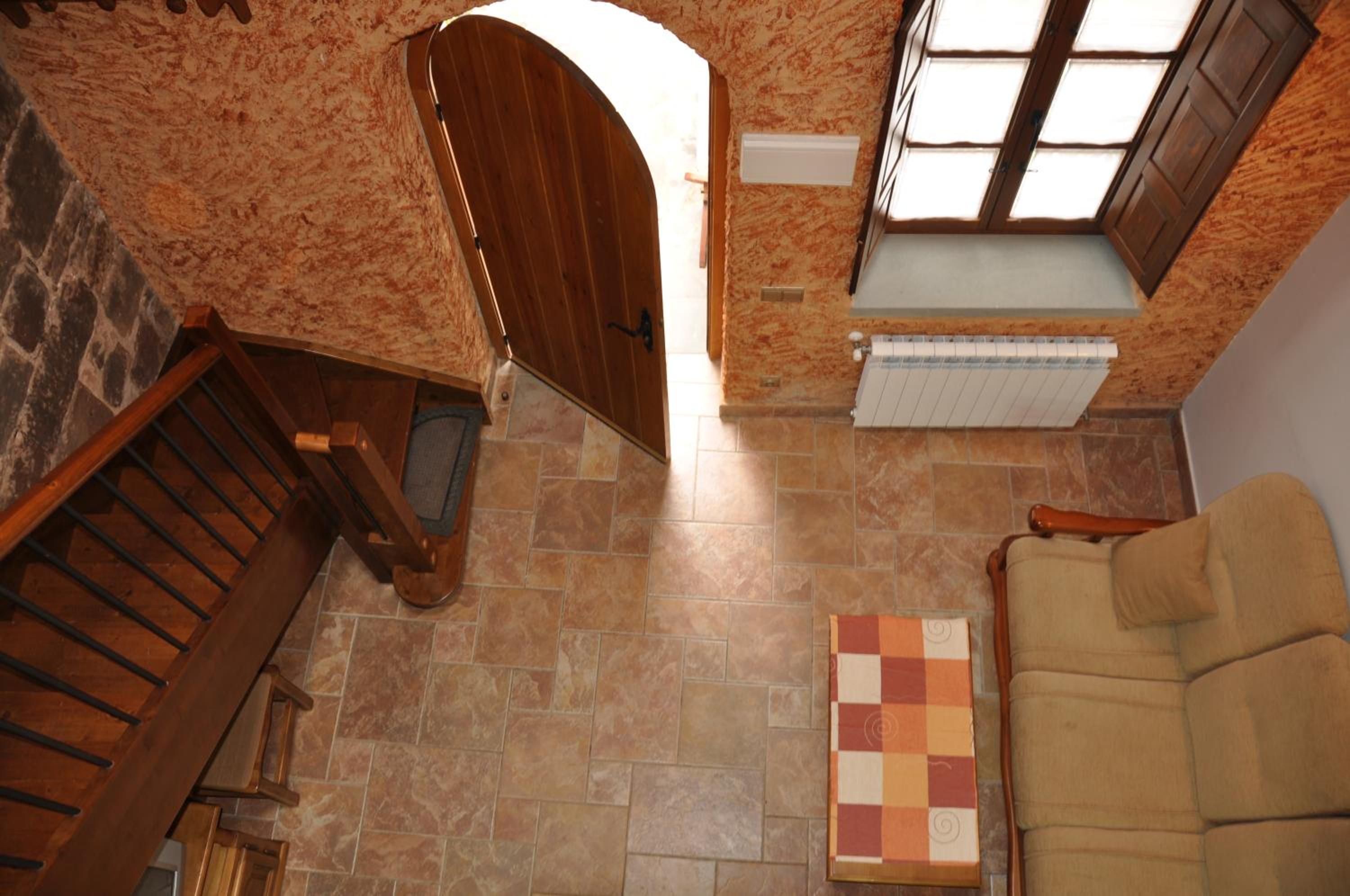 One-Bedroom Apartment - Photo 1