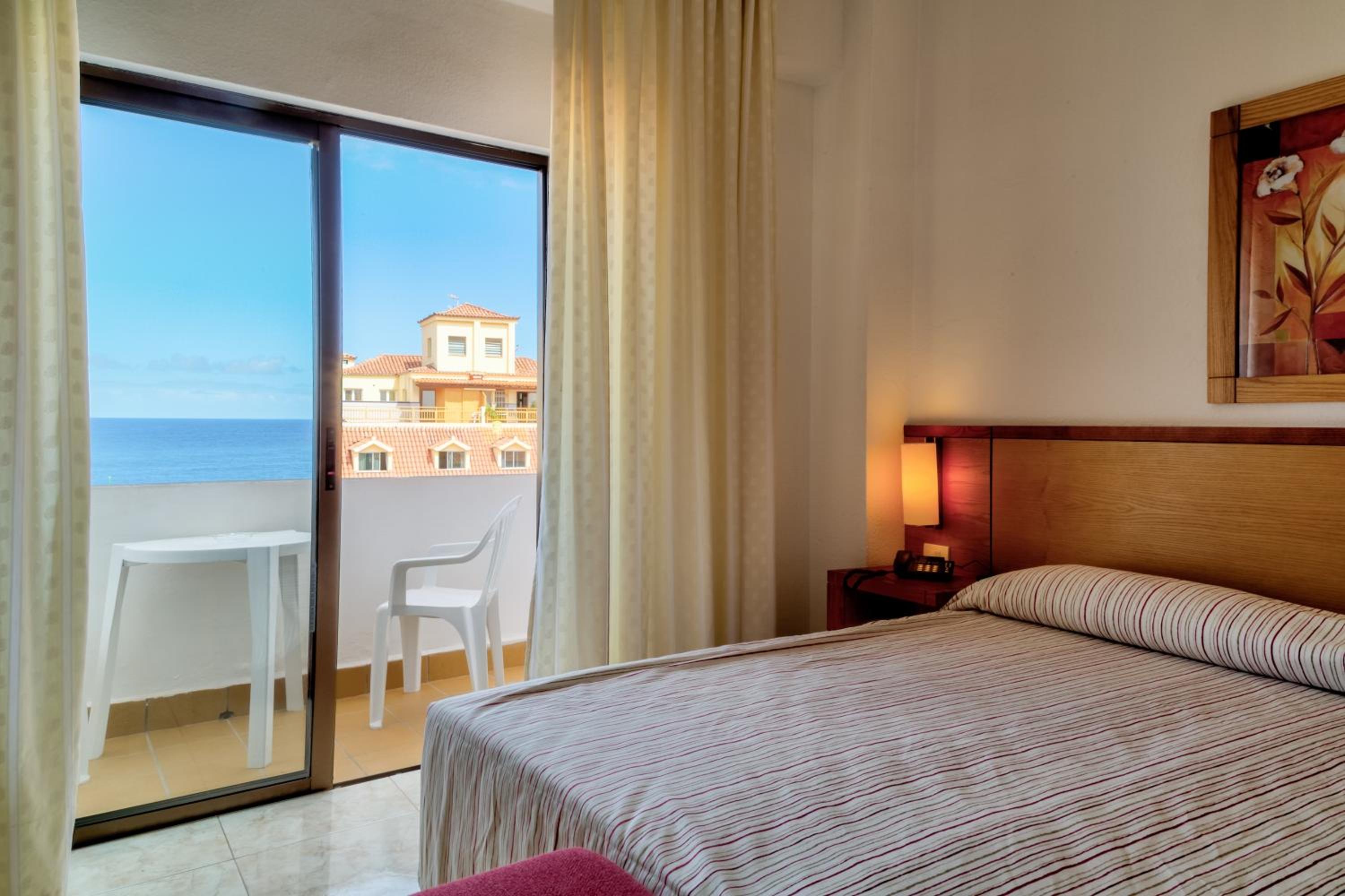 Standard Double Room with Balcony - Photo 2