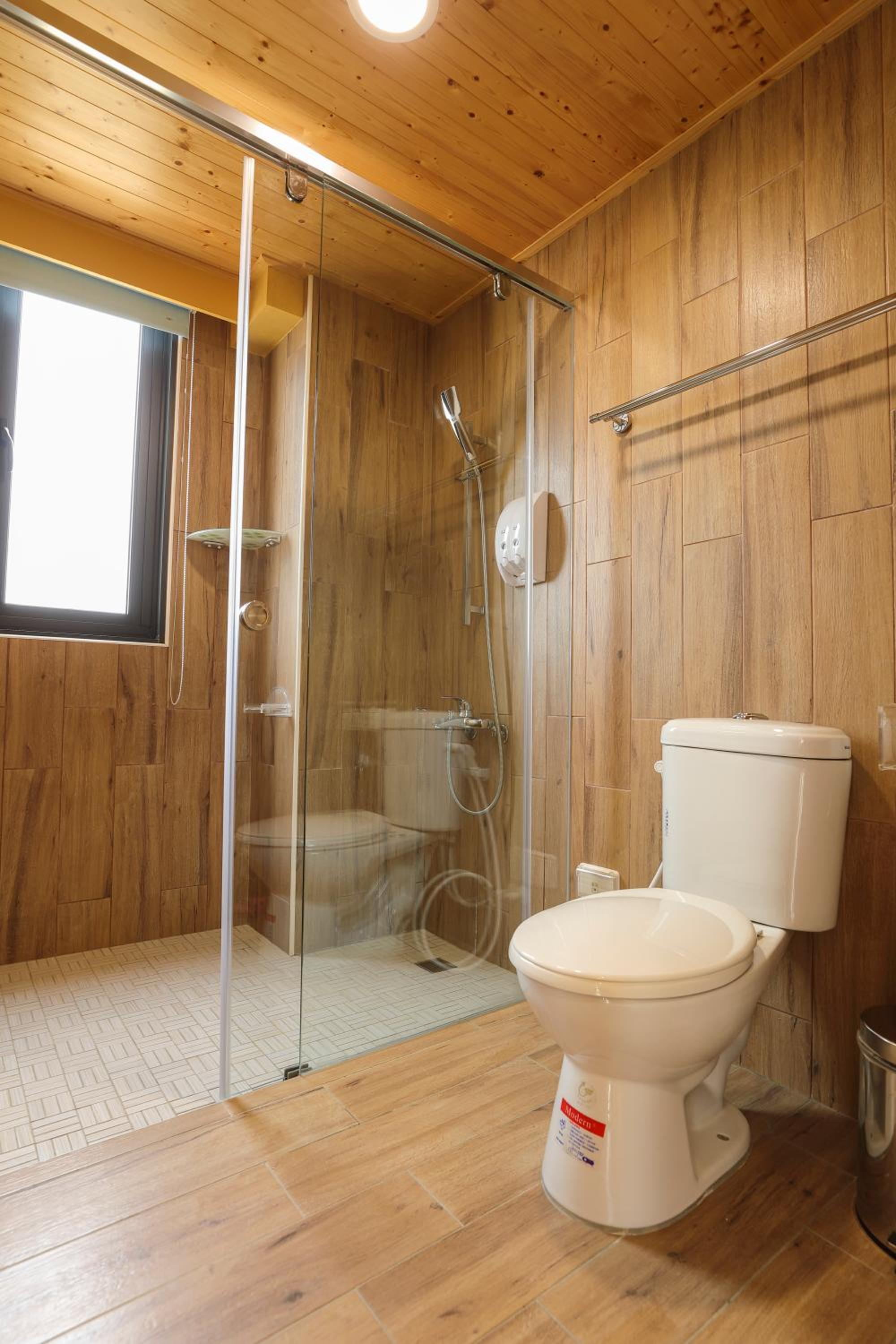 Quadruple Room with Private Bathroom photo 3