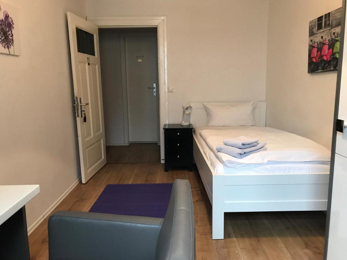 Single Room with Shared Bathroom photo 1