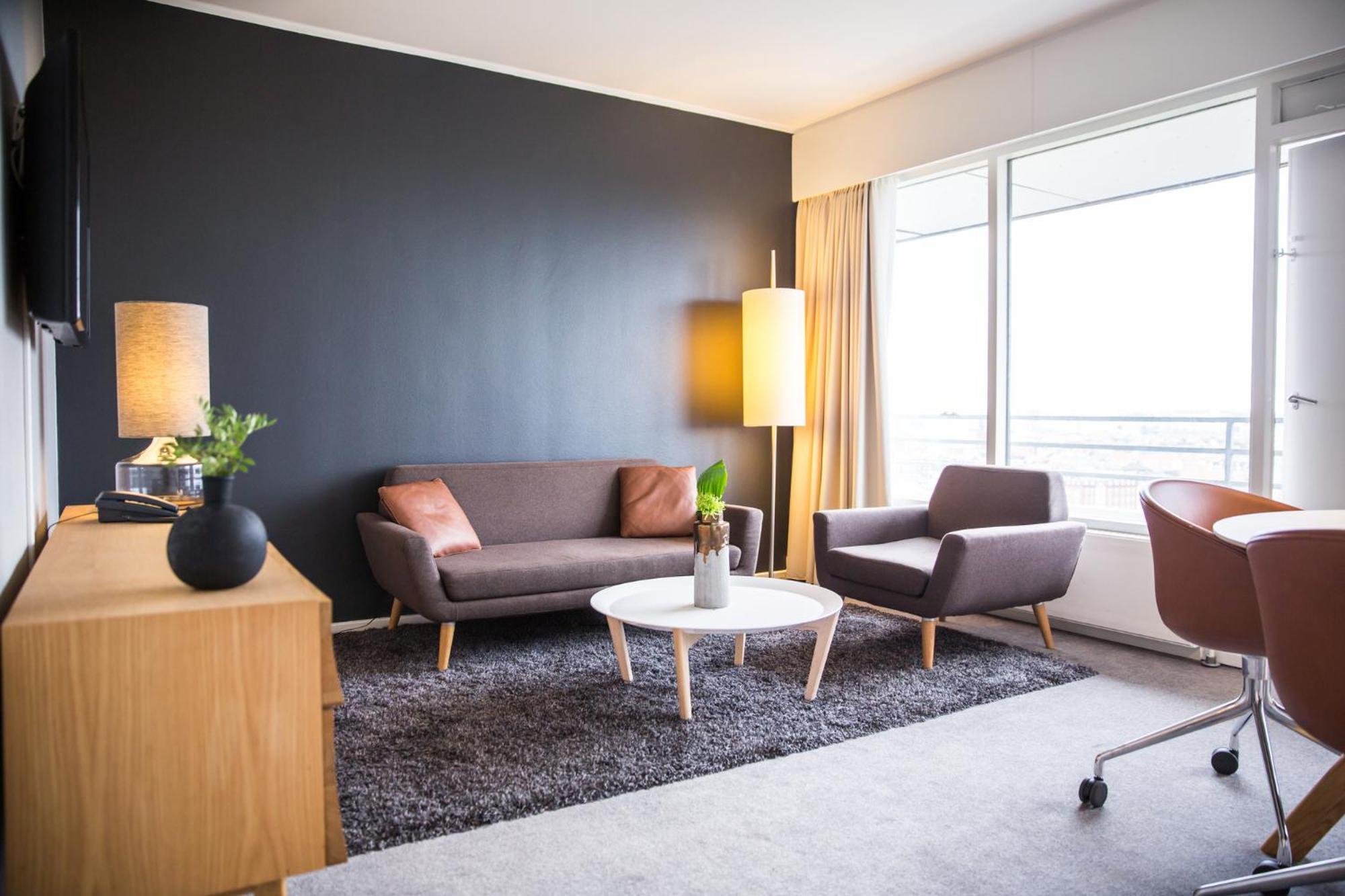 Suite - Photo 1