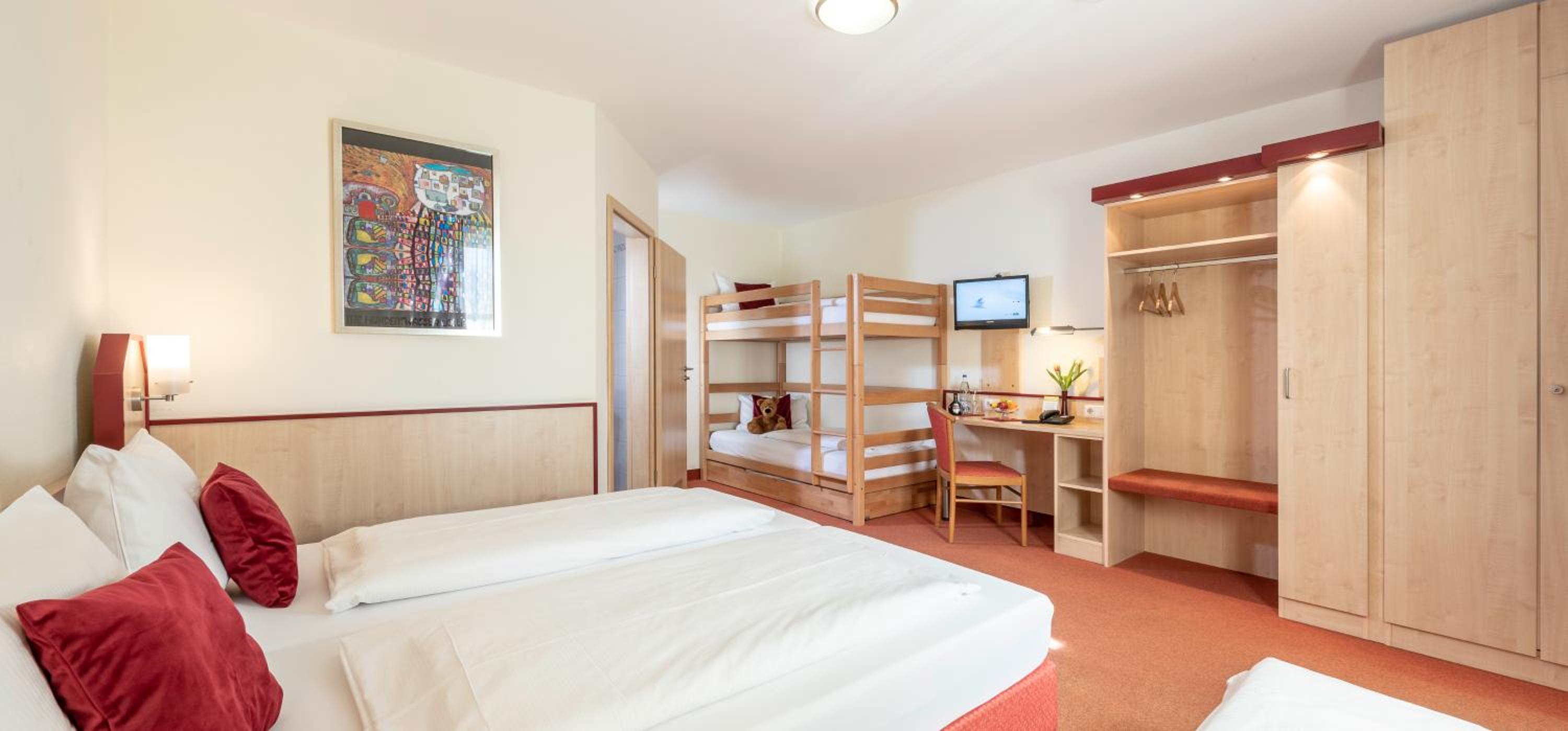 Quintuple Room