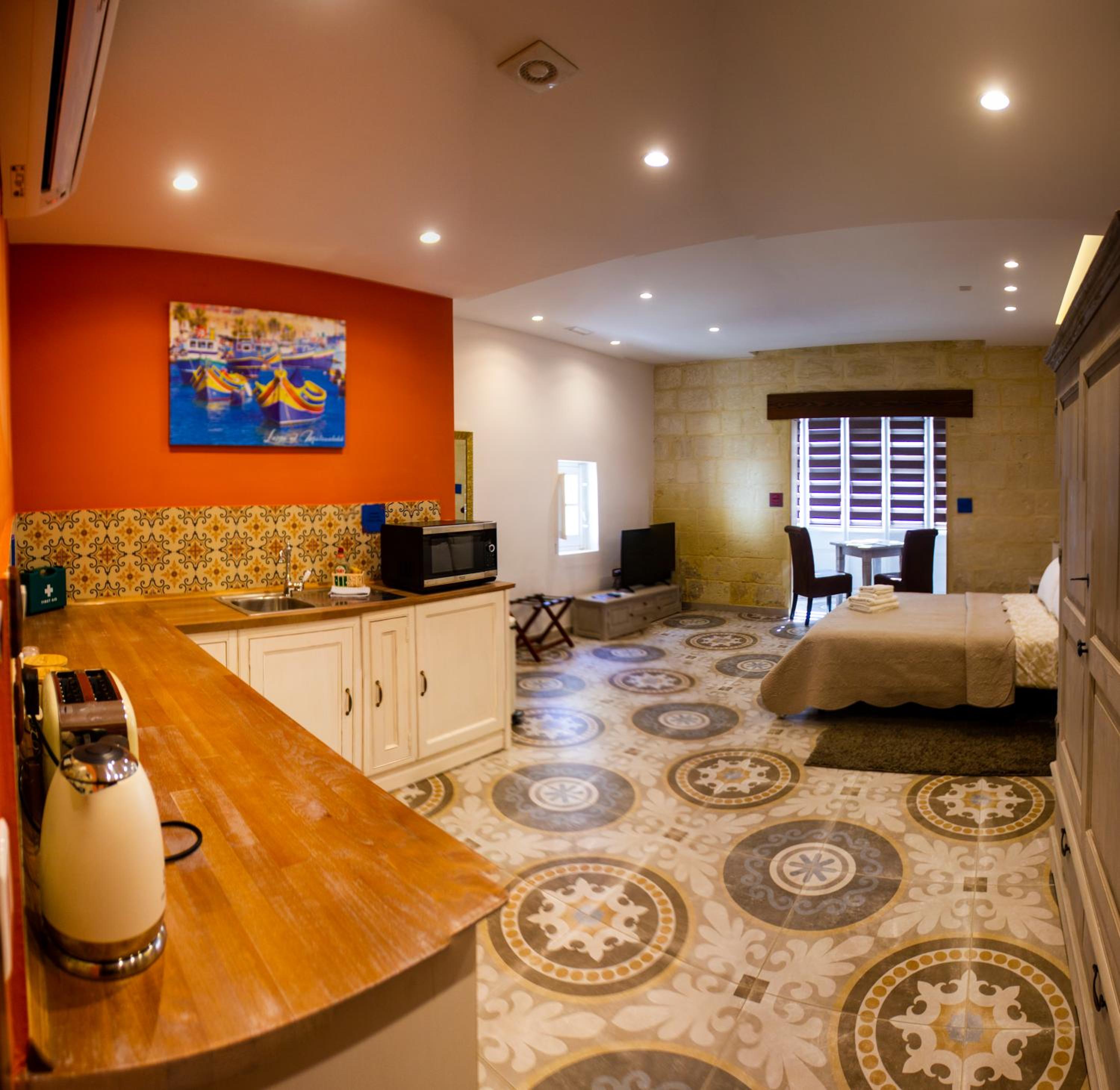 Large Double Room photo 1