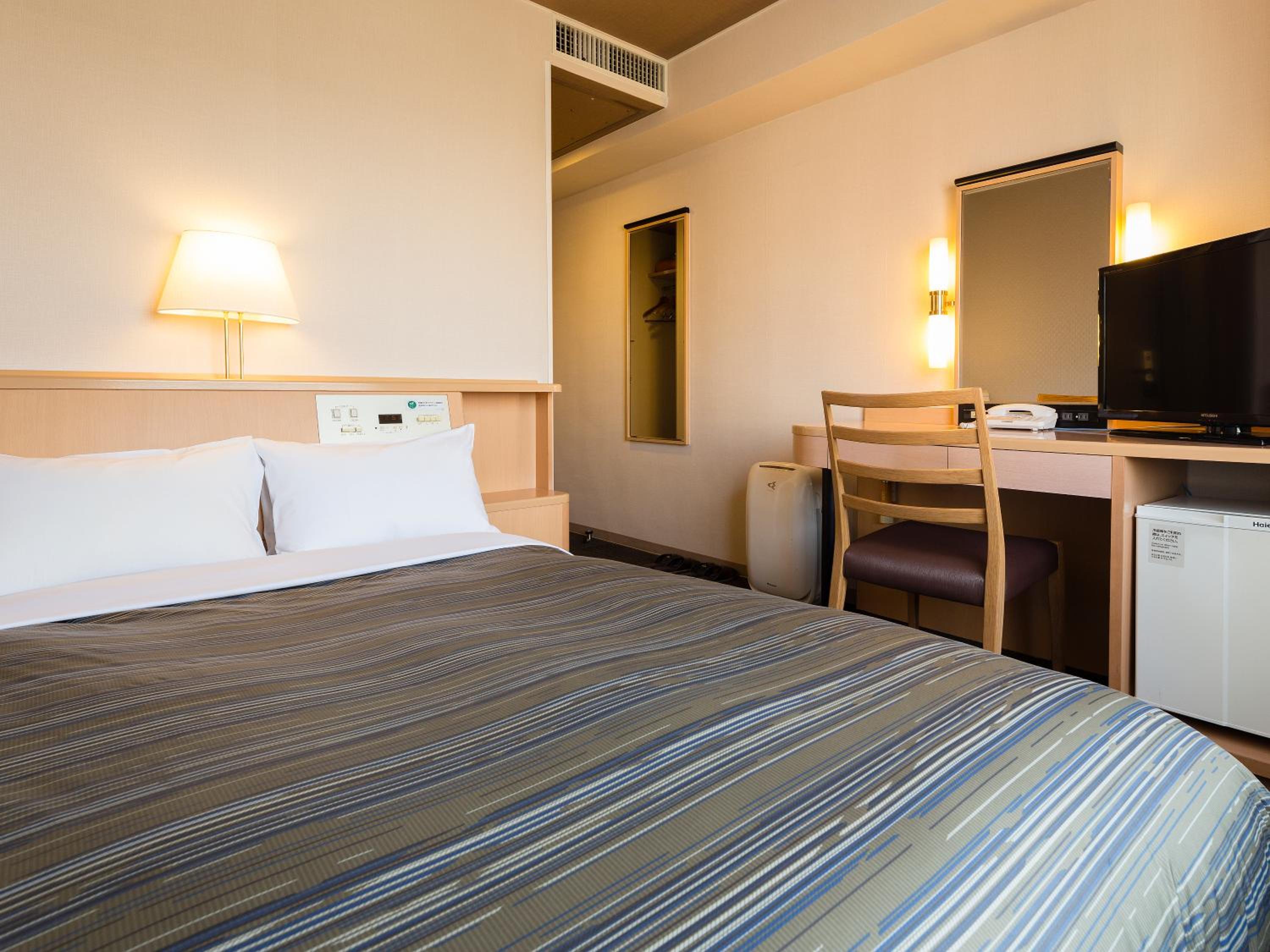Double Room with Small Double Bed - Smoking - Photo 1