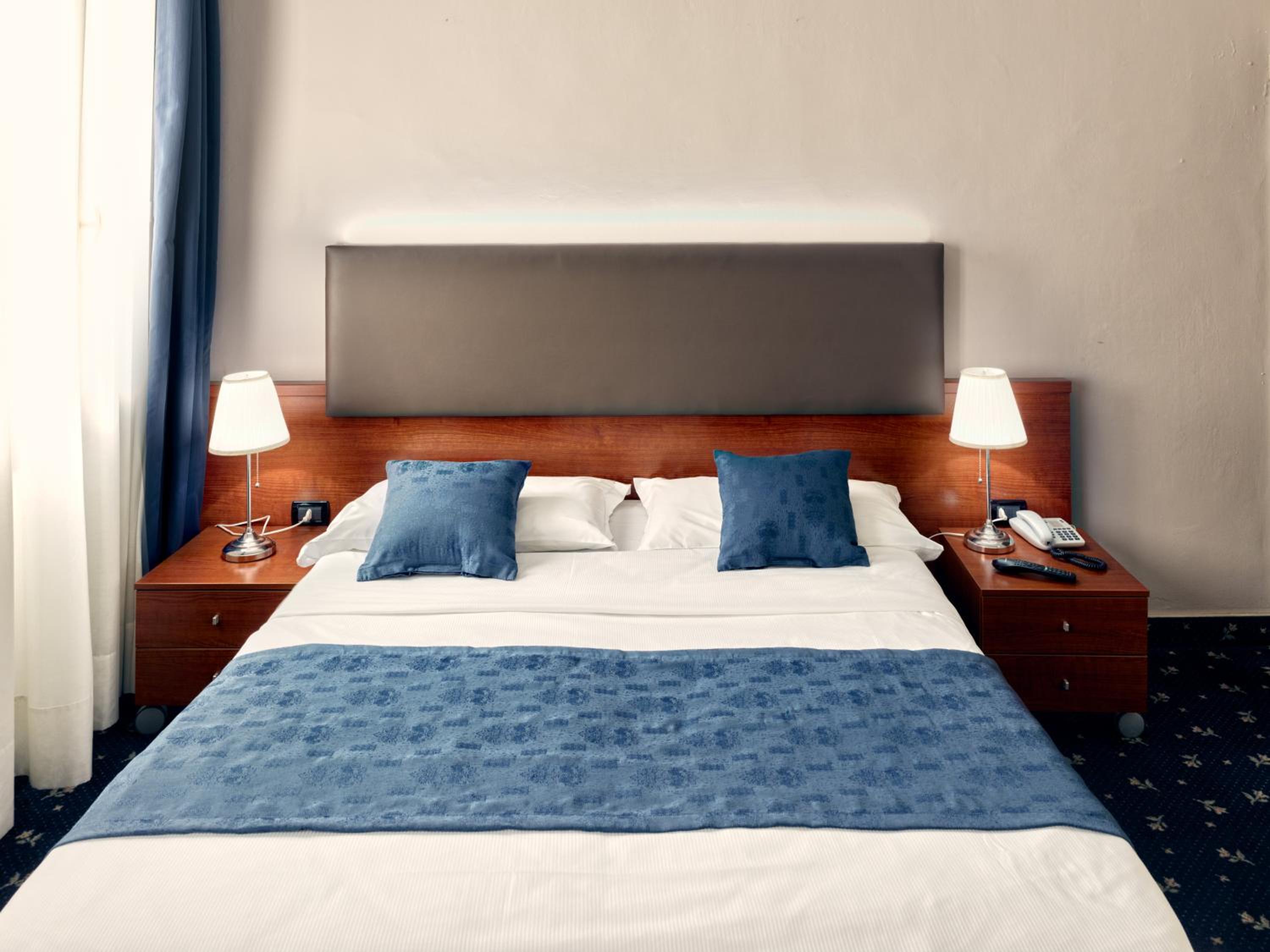 Double or Twin Room - Photo 6