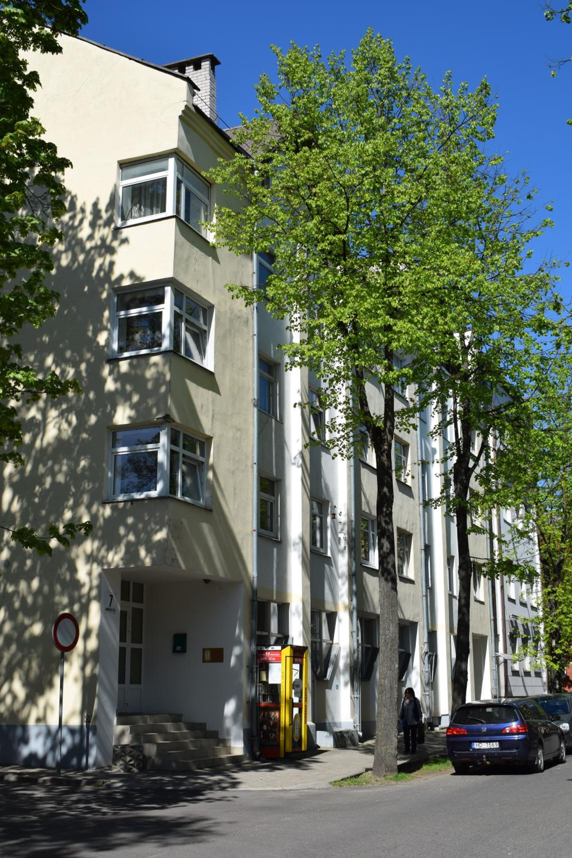 One-Bedroom Apartment - Photo 9