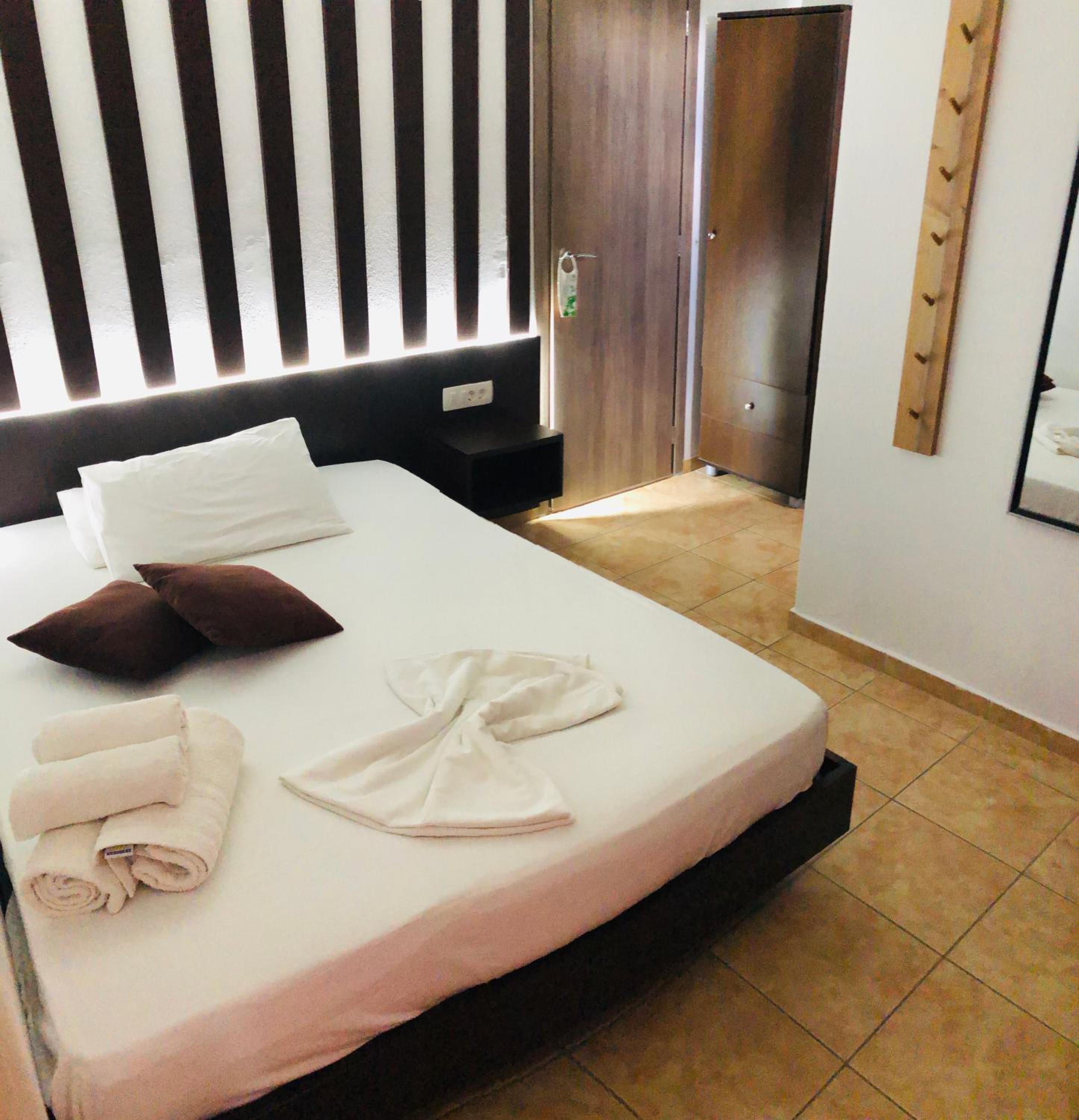 Quadruple Room - Photo 8