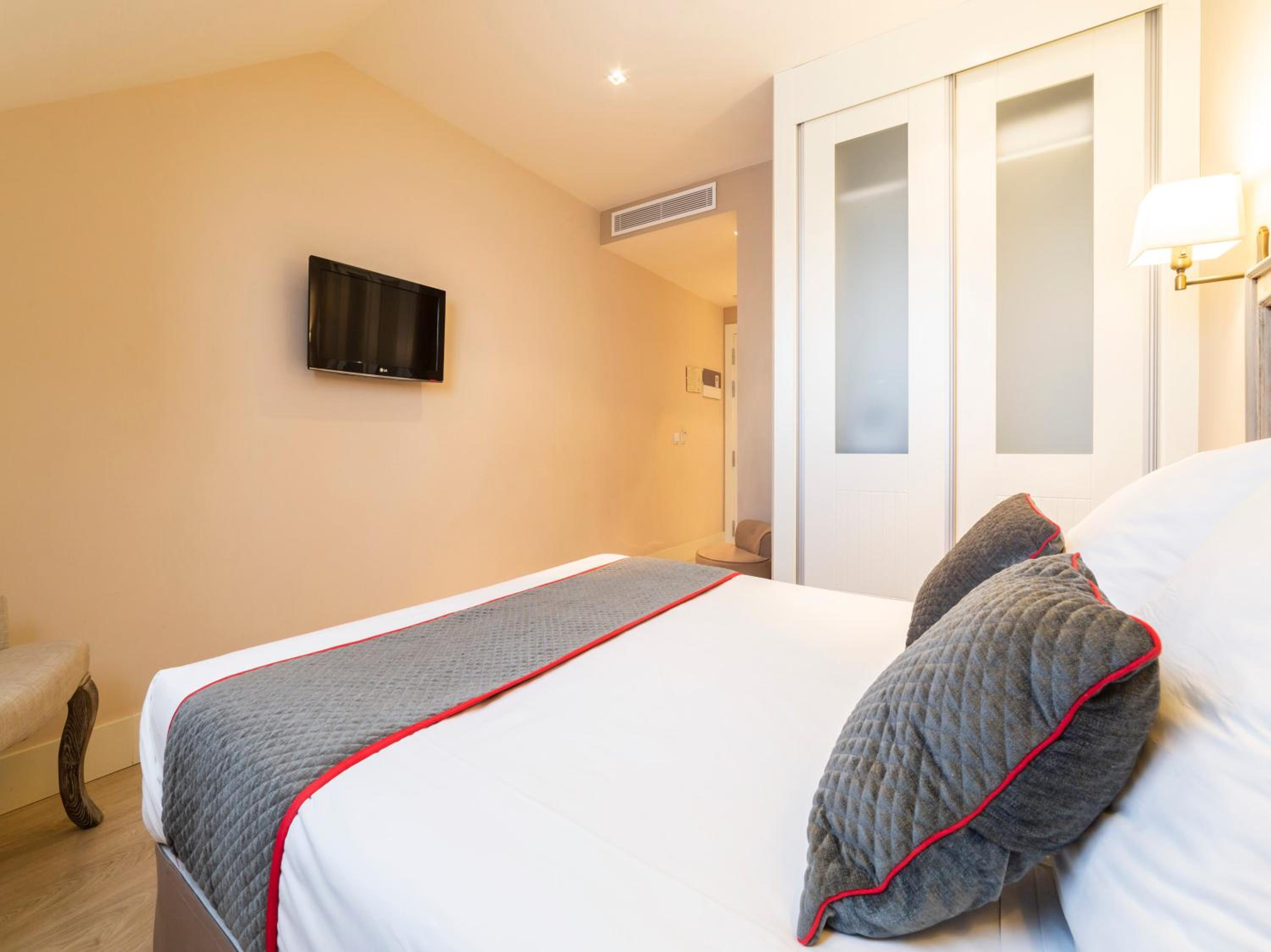 Double Room - Photo 2