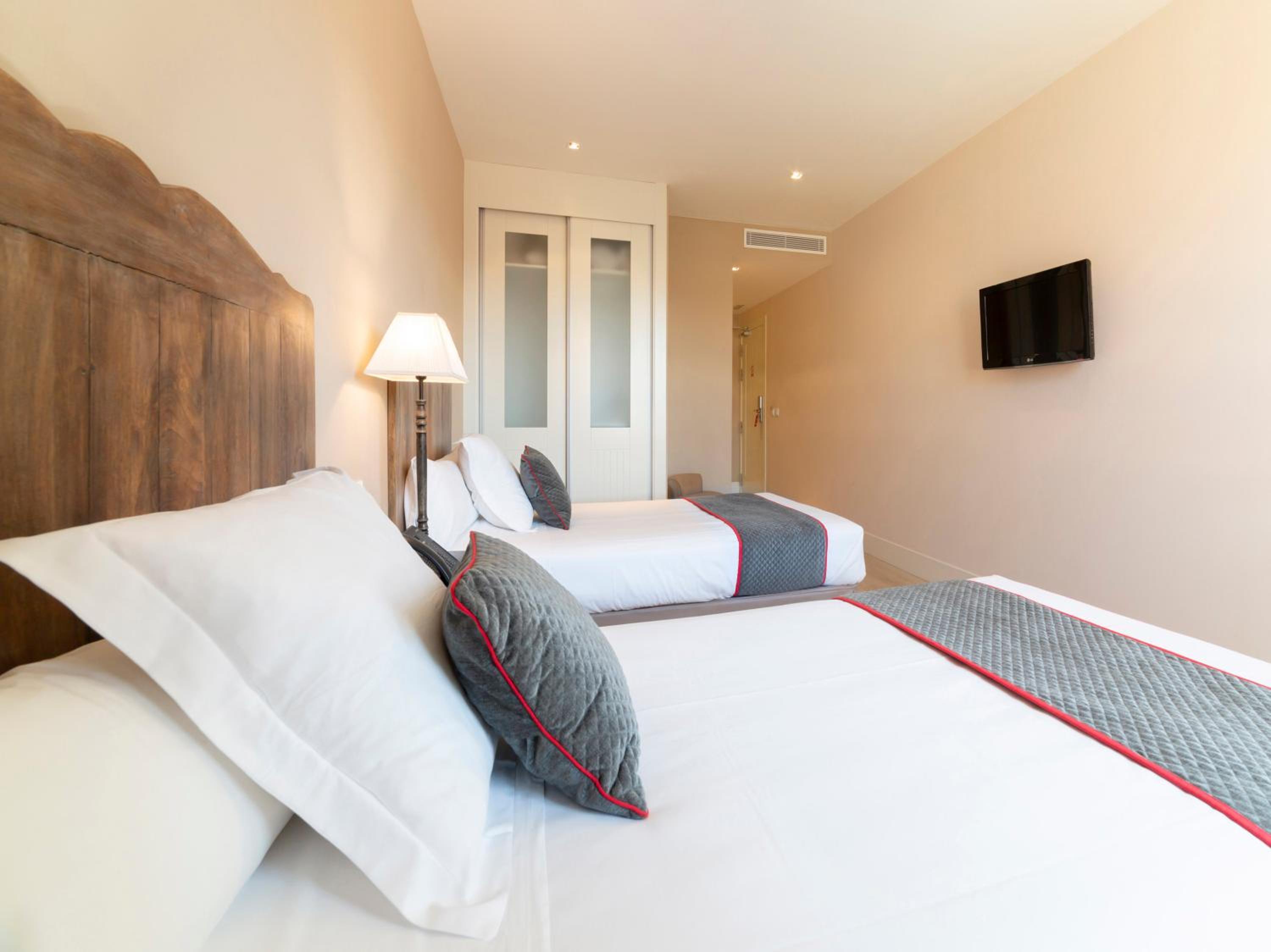Twin Room - Photo 5