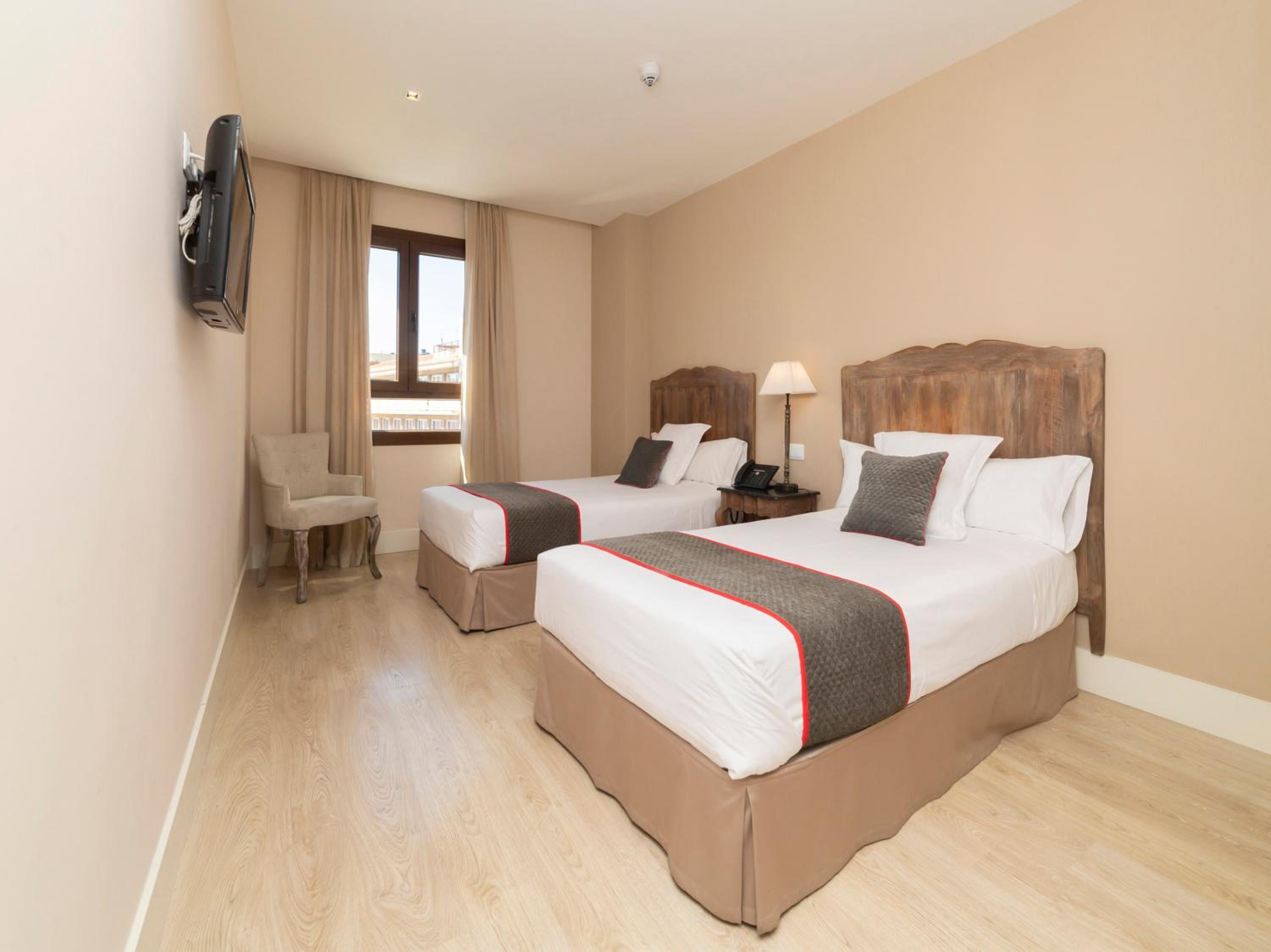 Twin Room - Photo 2