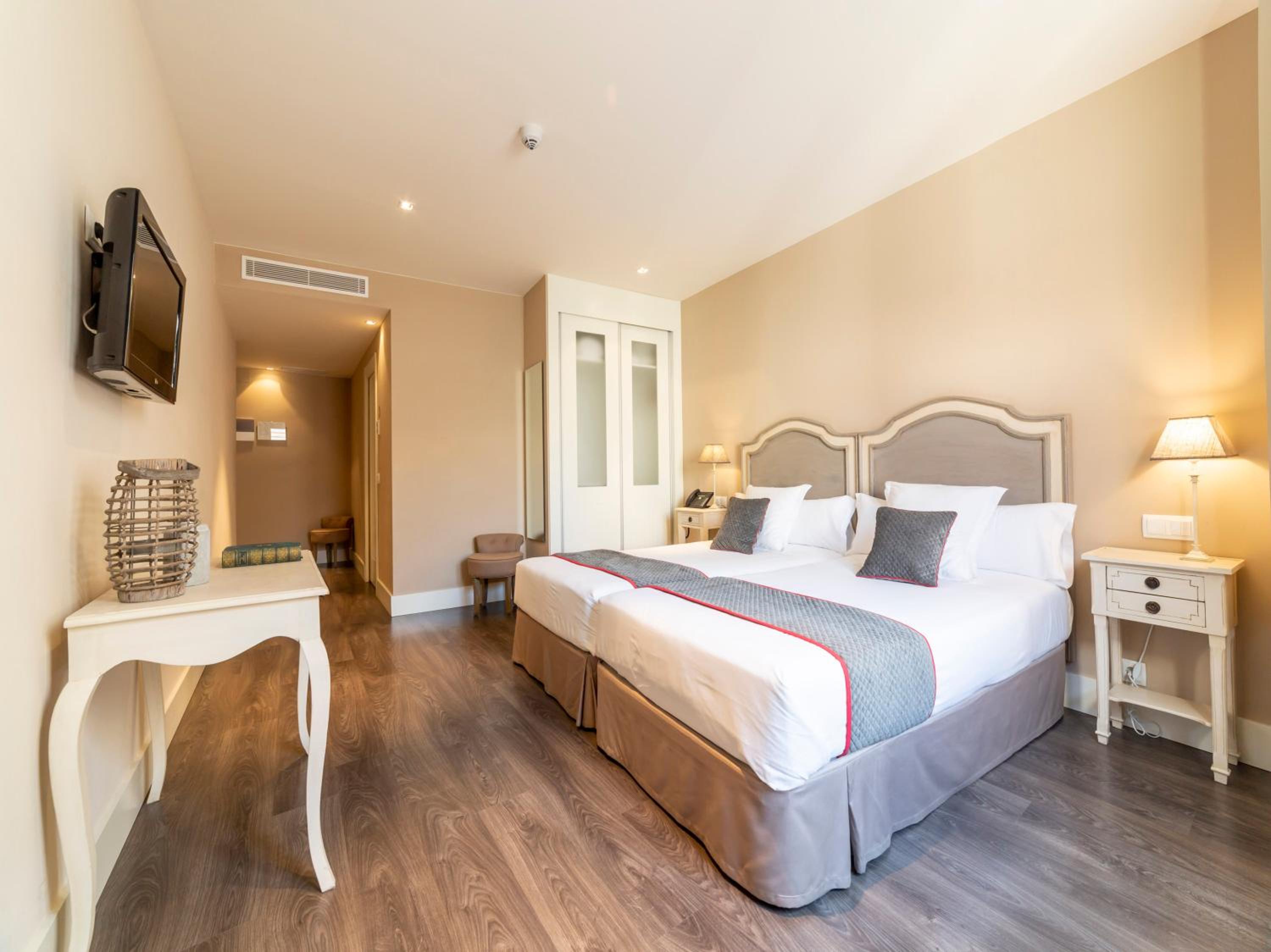 Twin Room - Photo 1