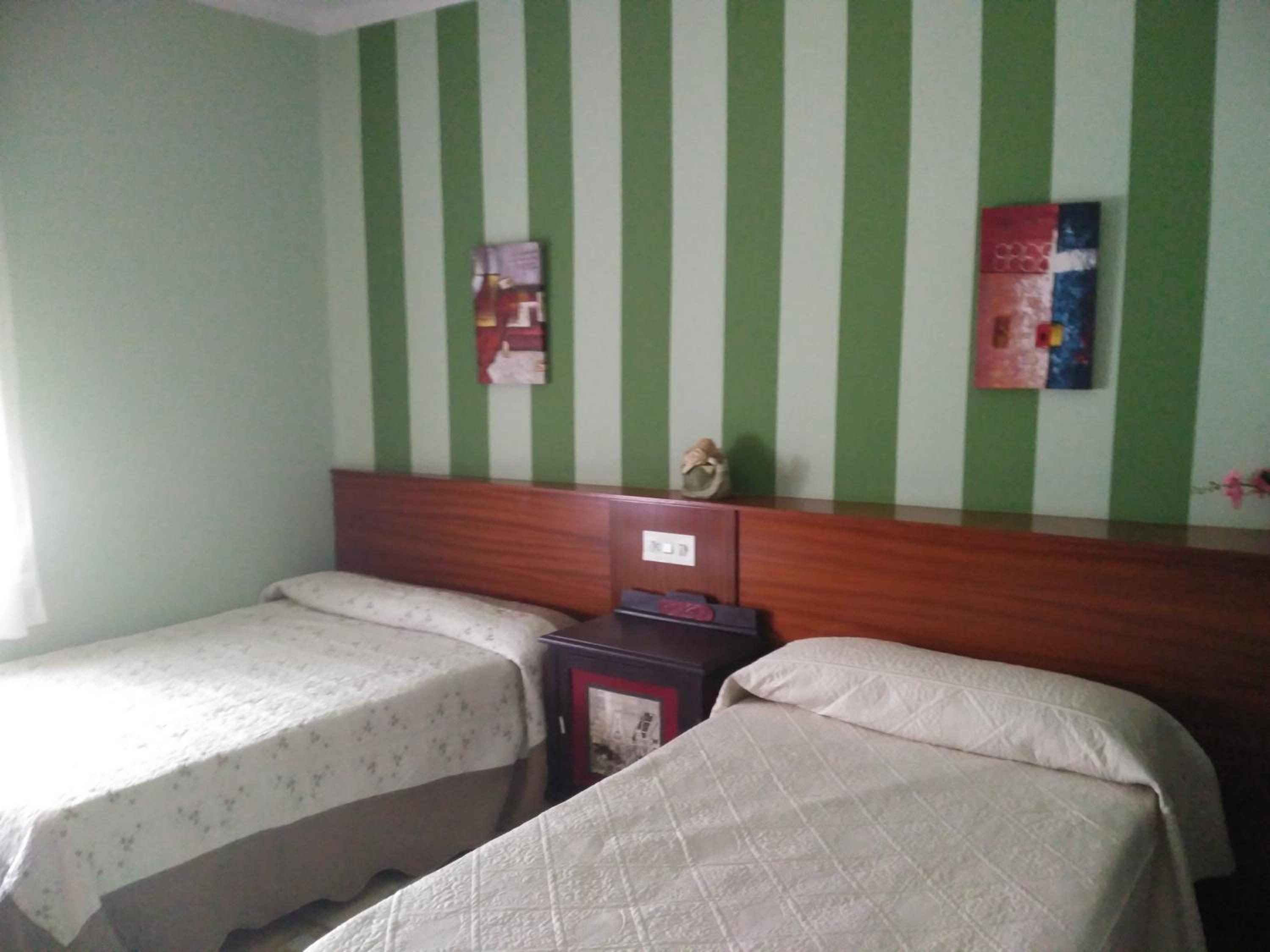 Standard Twin Room - Photo 1