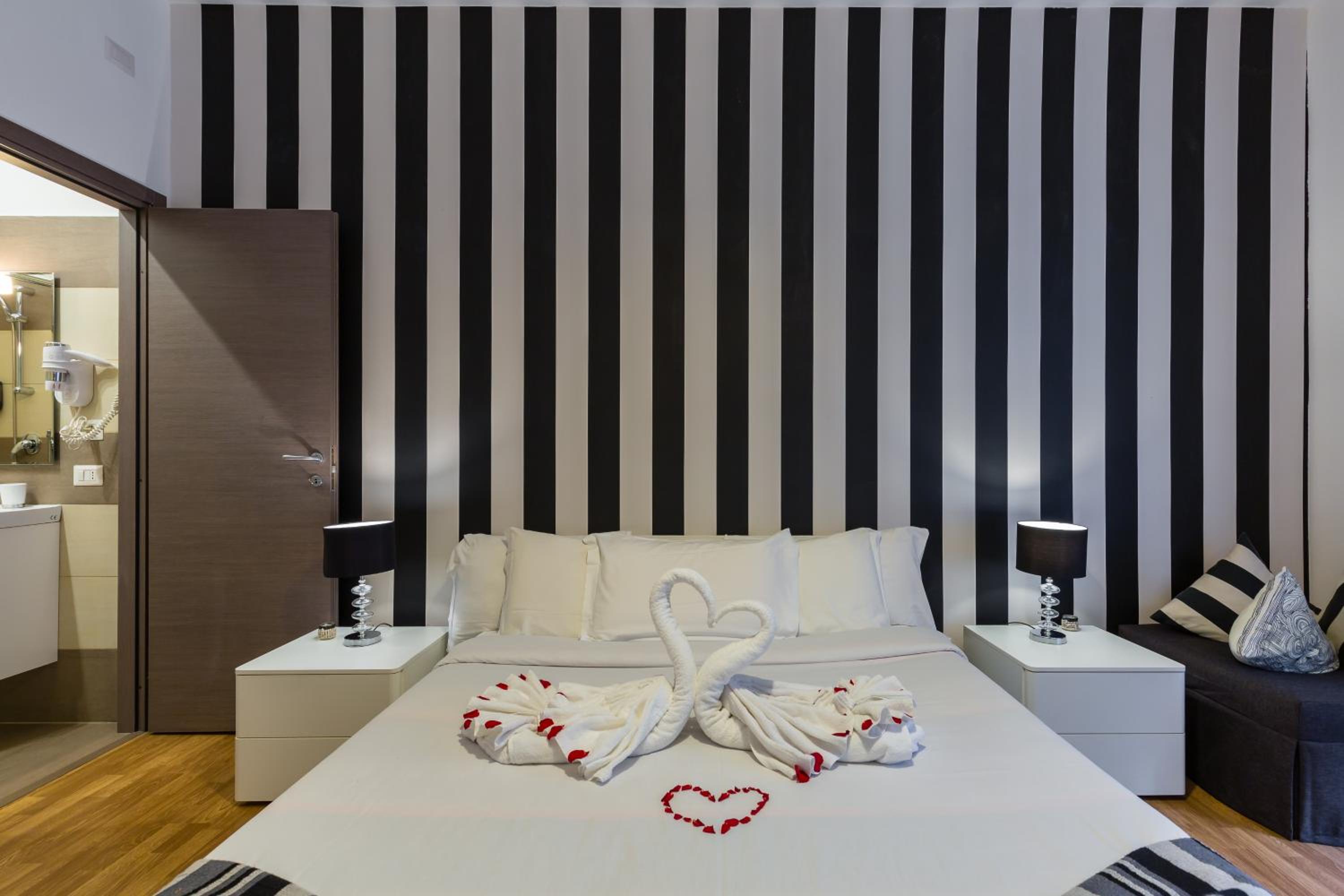 Deluxe Double Room (2 Adults + 1 Child) photo 1