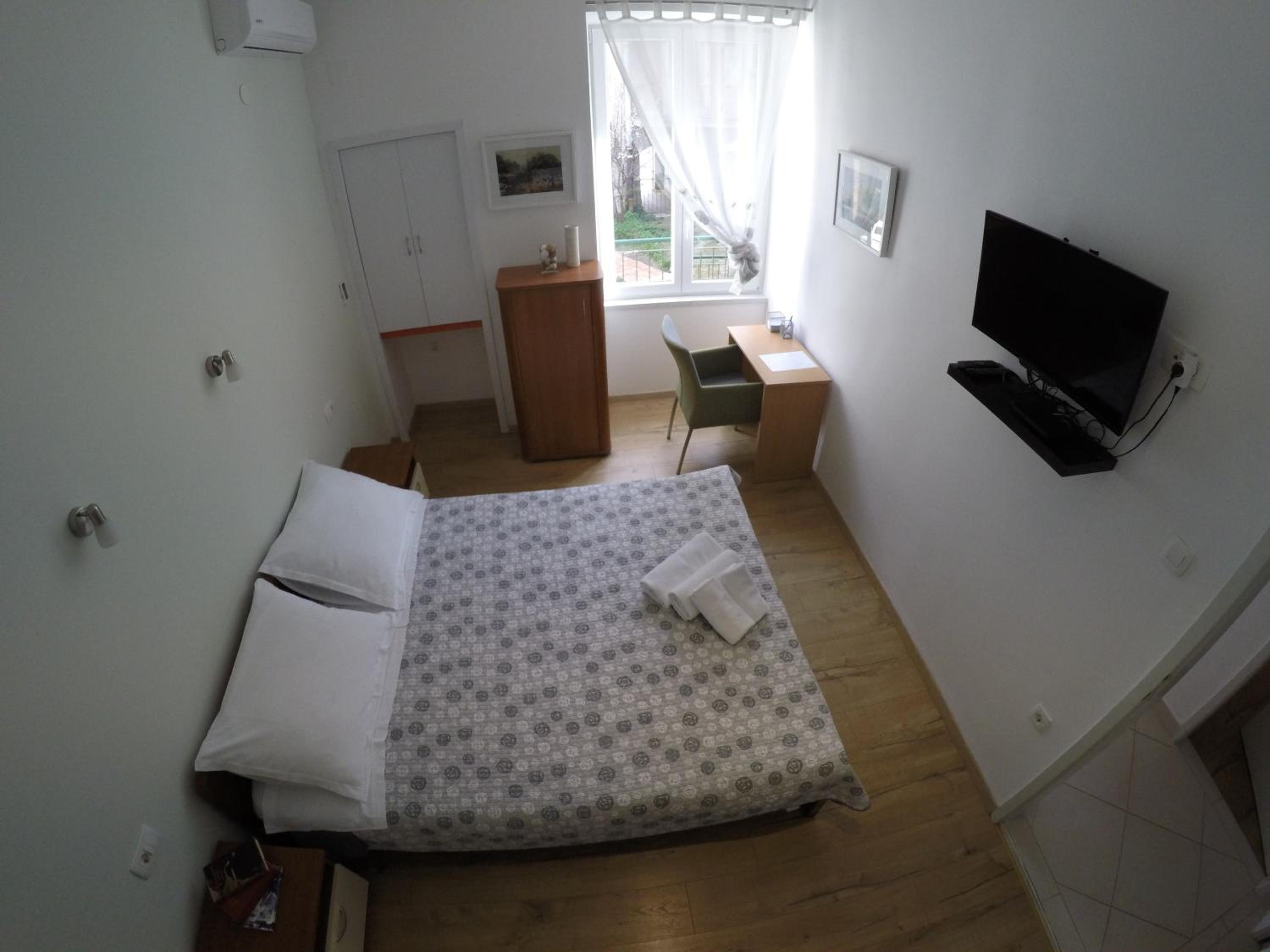 Double Room with Private Bathroom - Photo 1