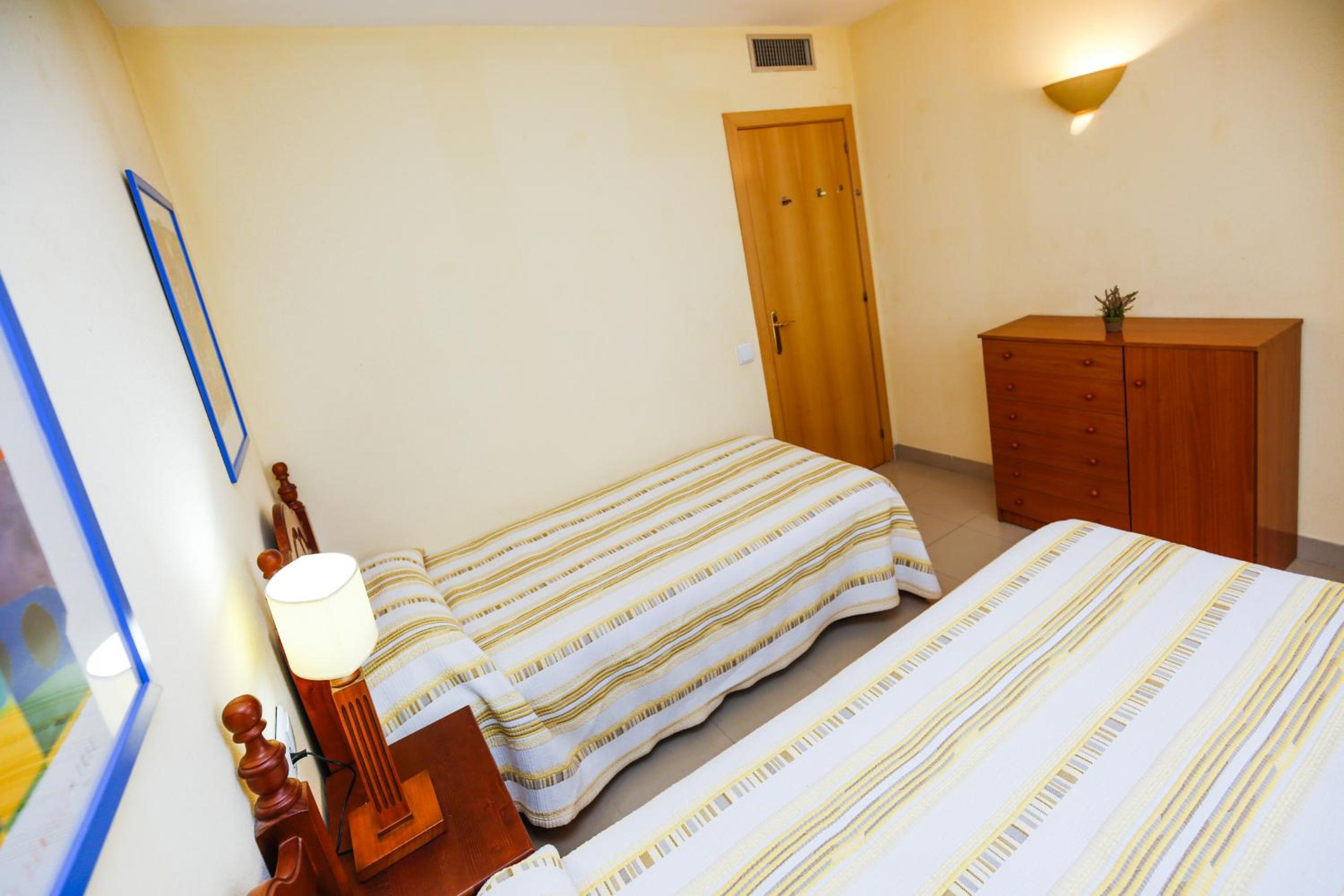 Apartment with Terrace - Photo 6