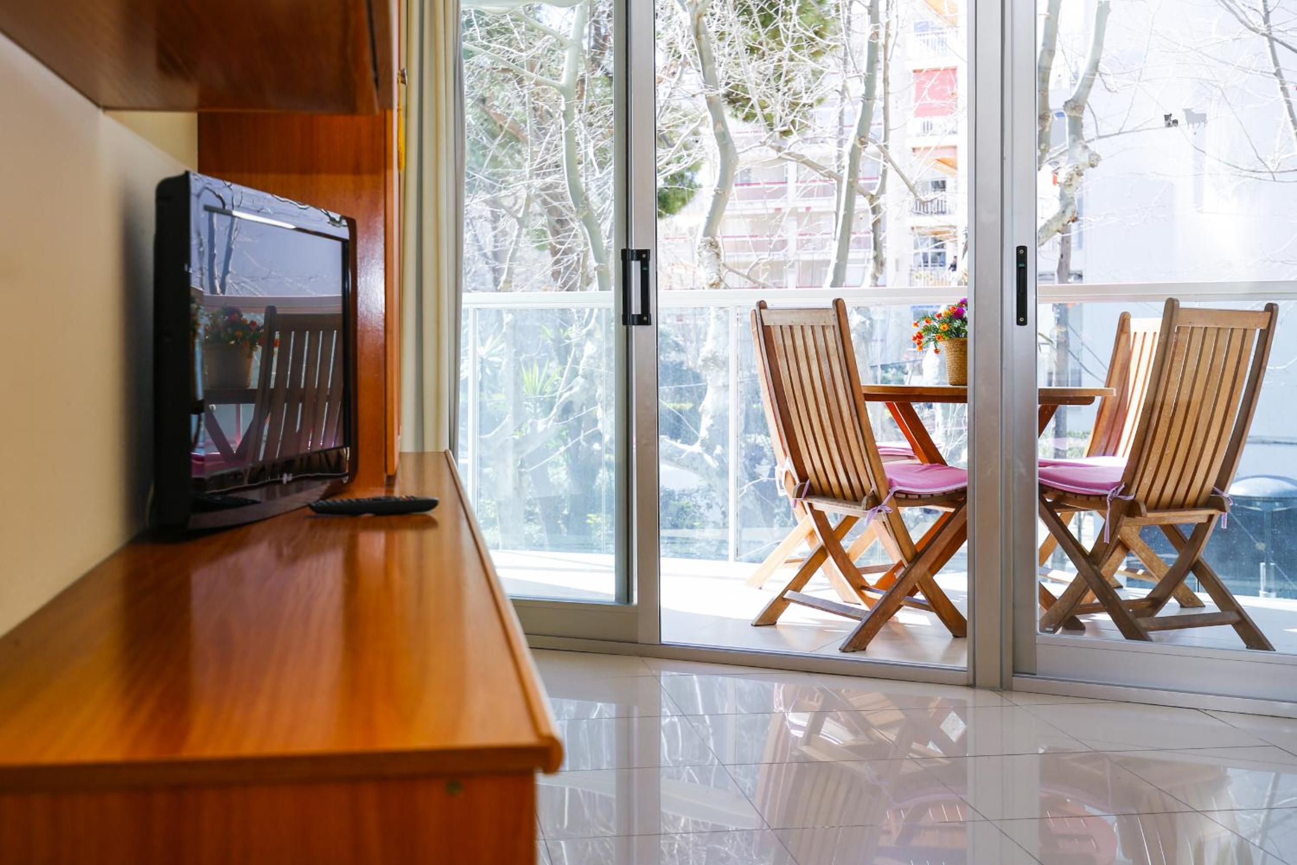Apartment with Terrace - Photo 10