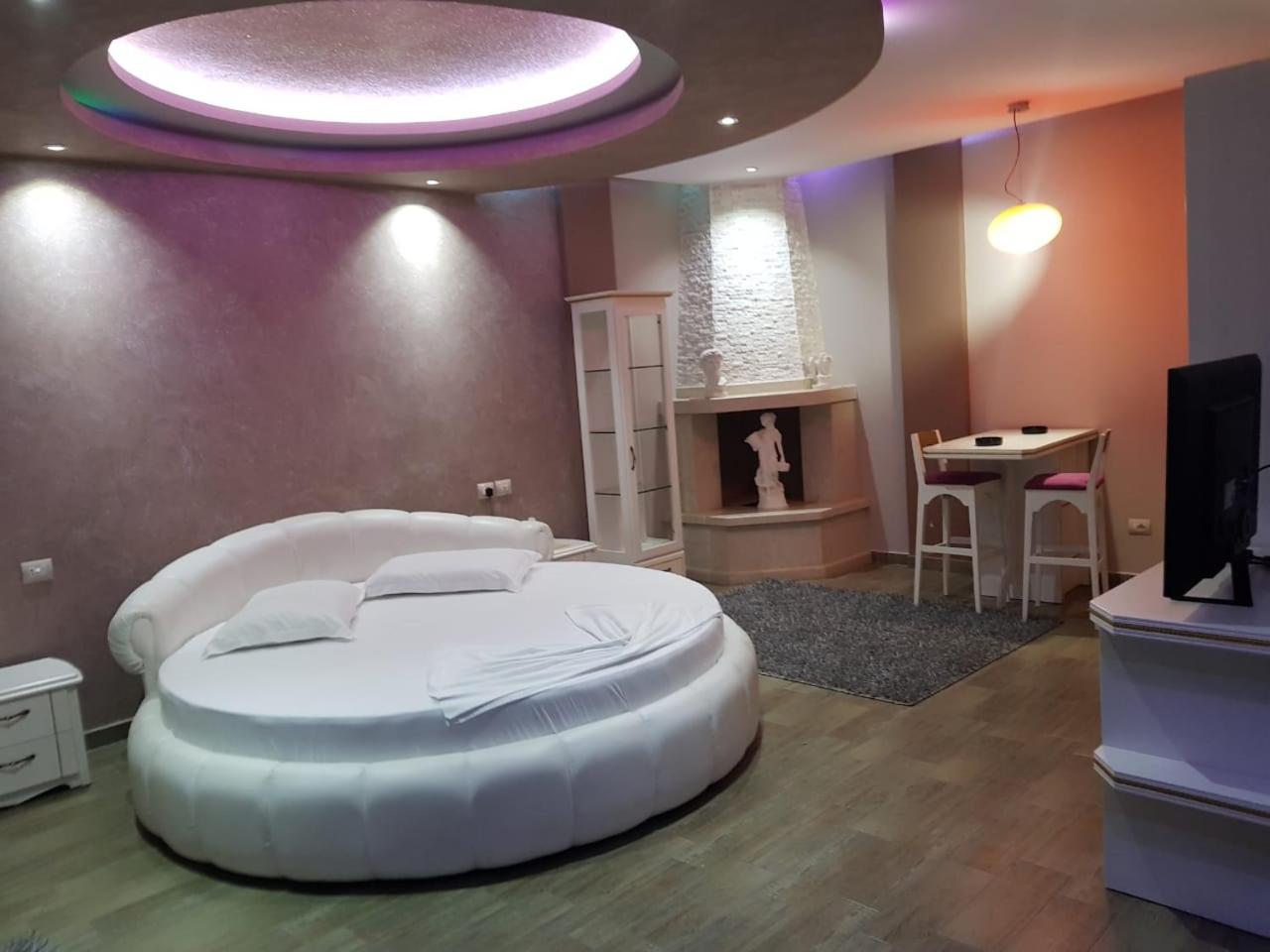 Suite with Hot Tub