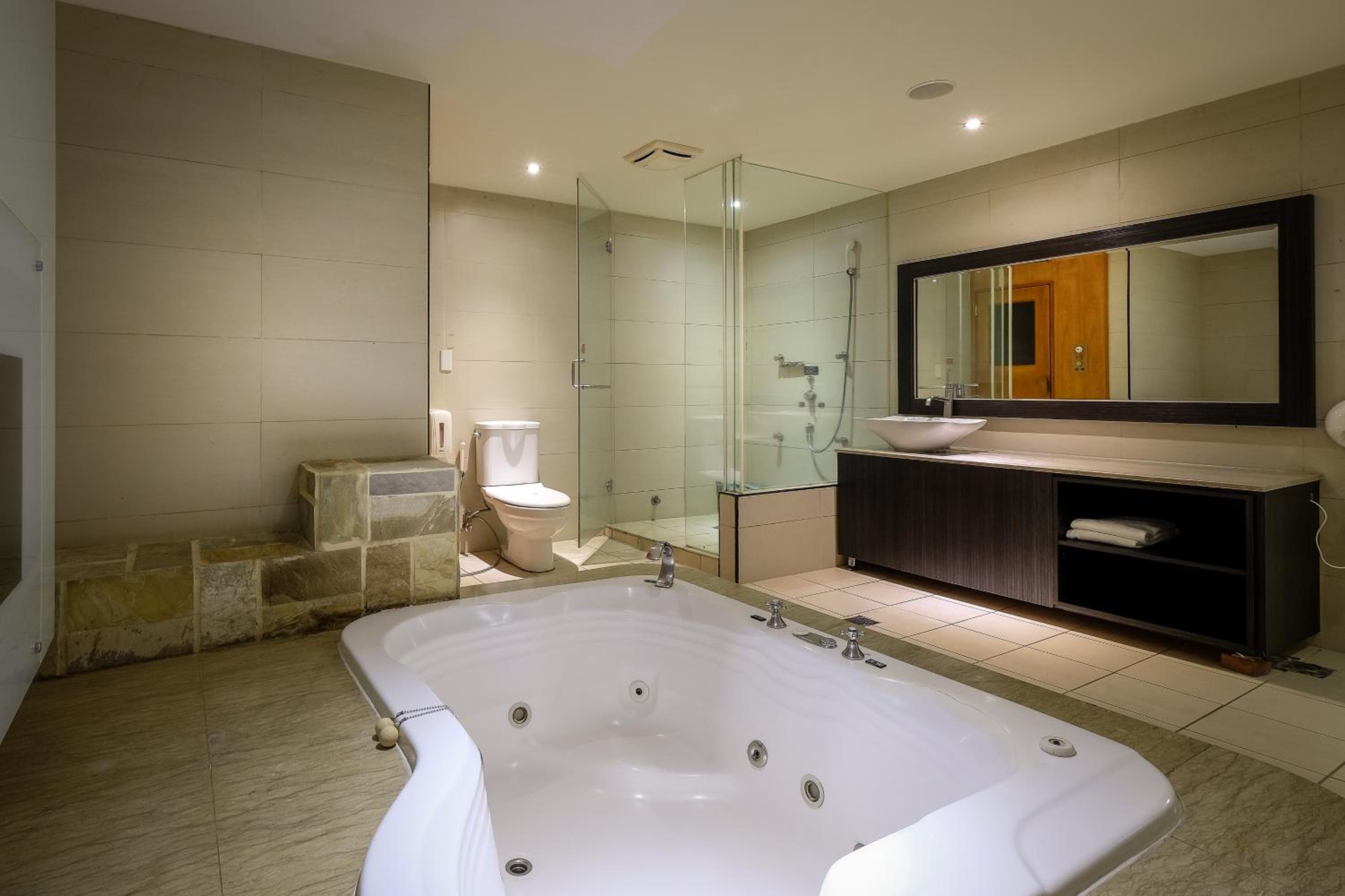 Deluxe Twin Room - Photo 8