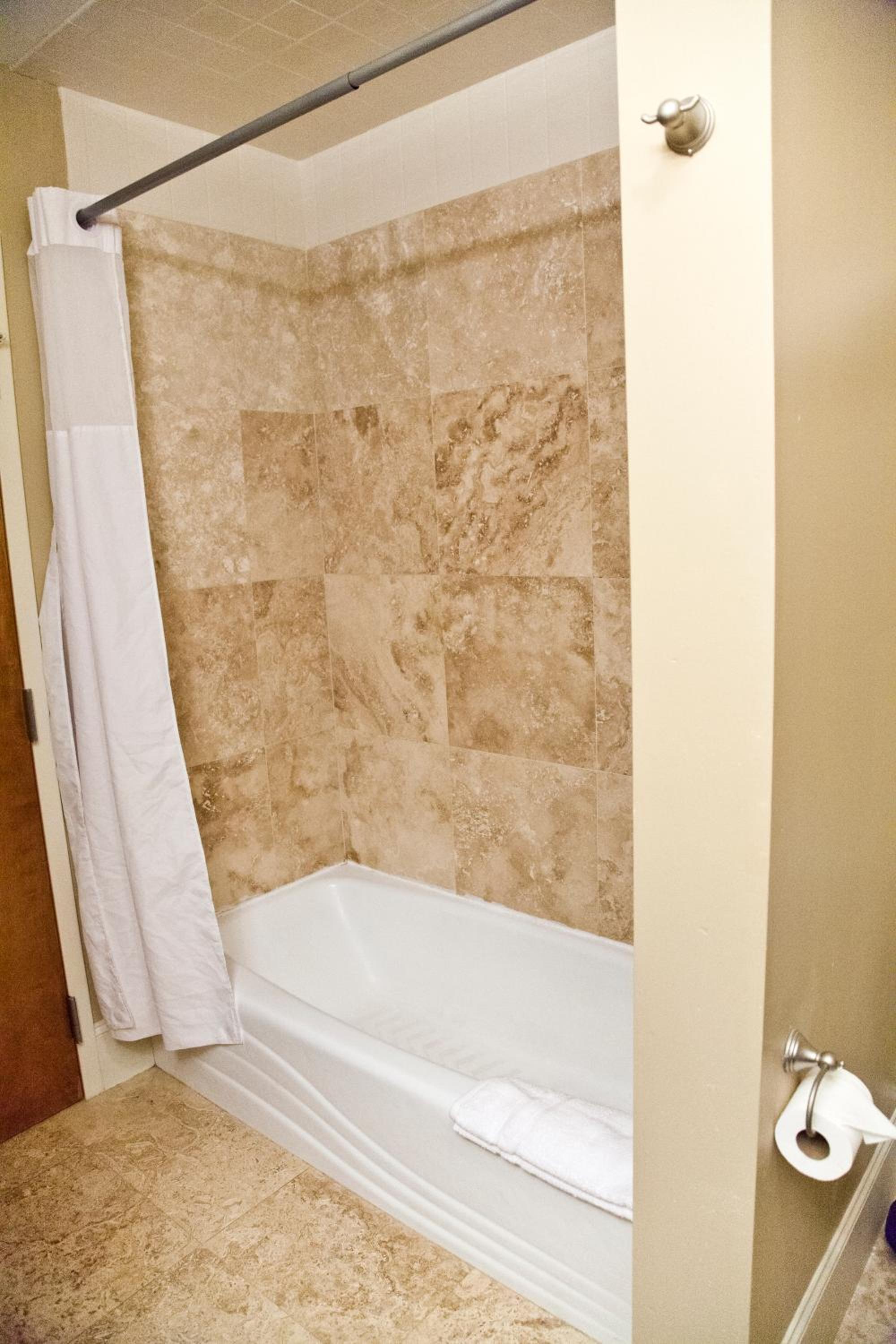 Queen Room with Two Queen Beds - Photo 13