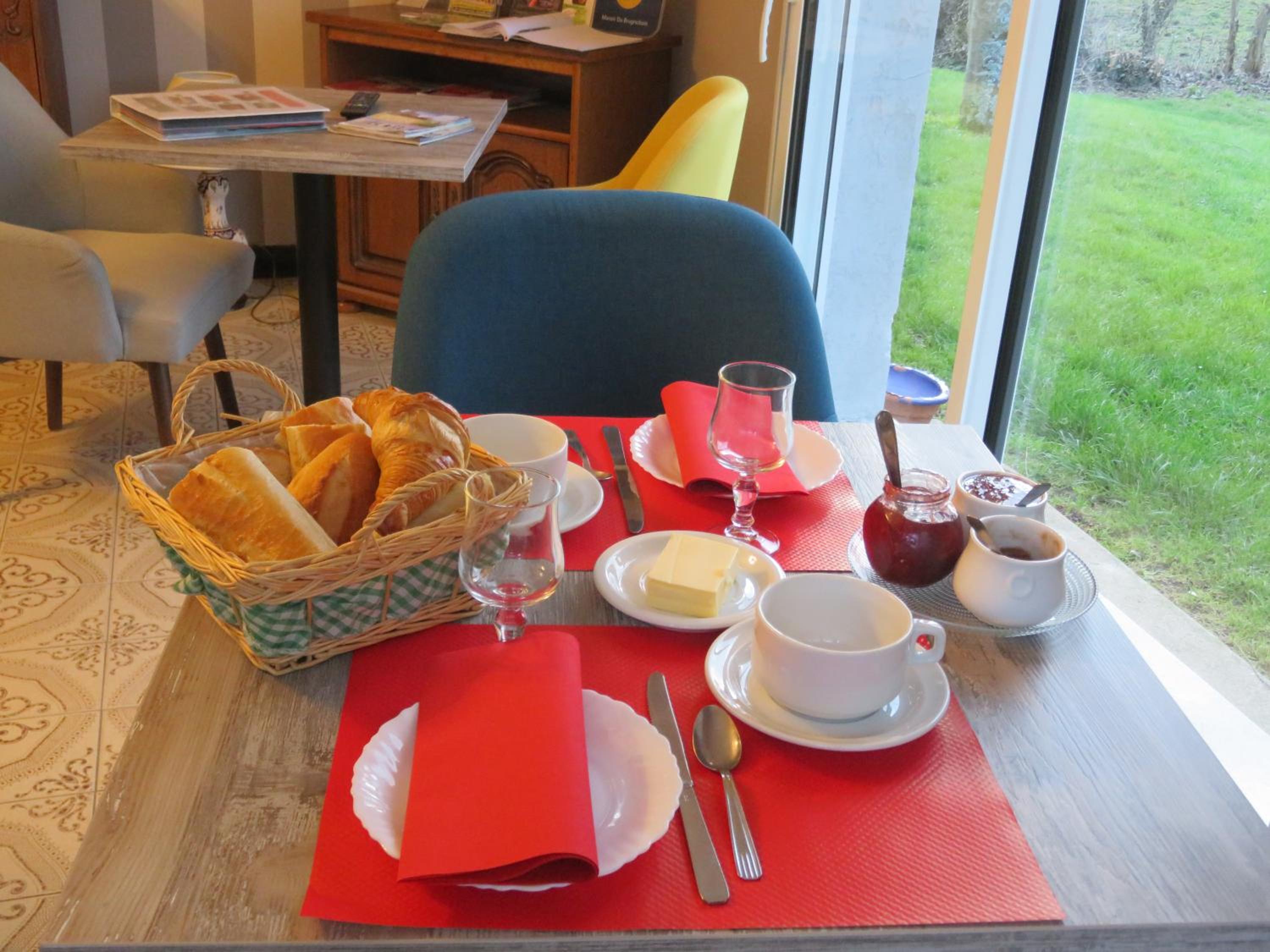 Double Room - Photo 5