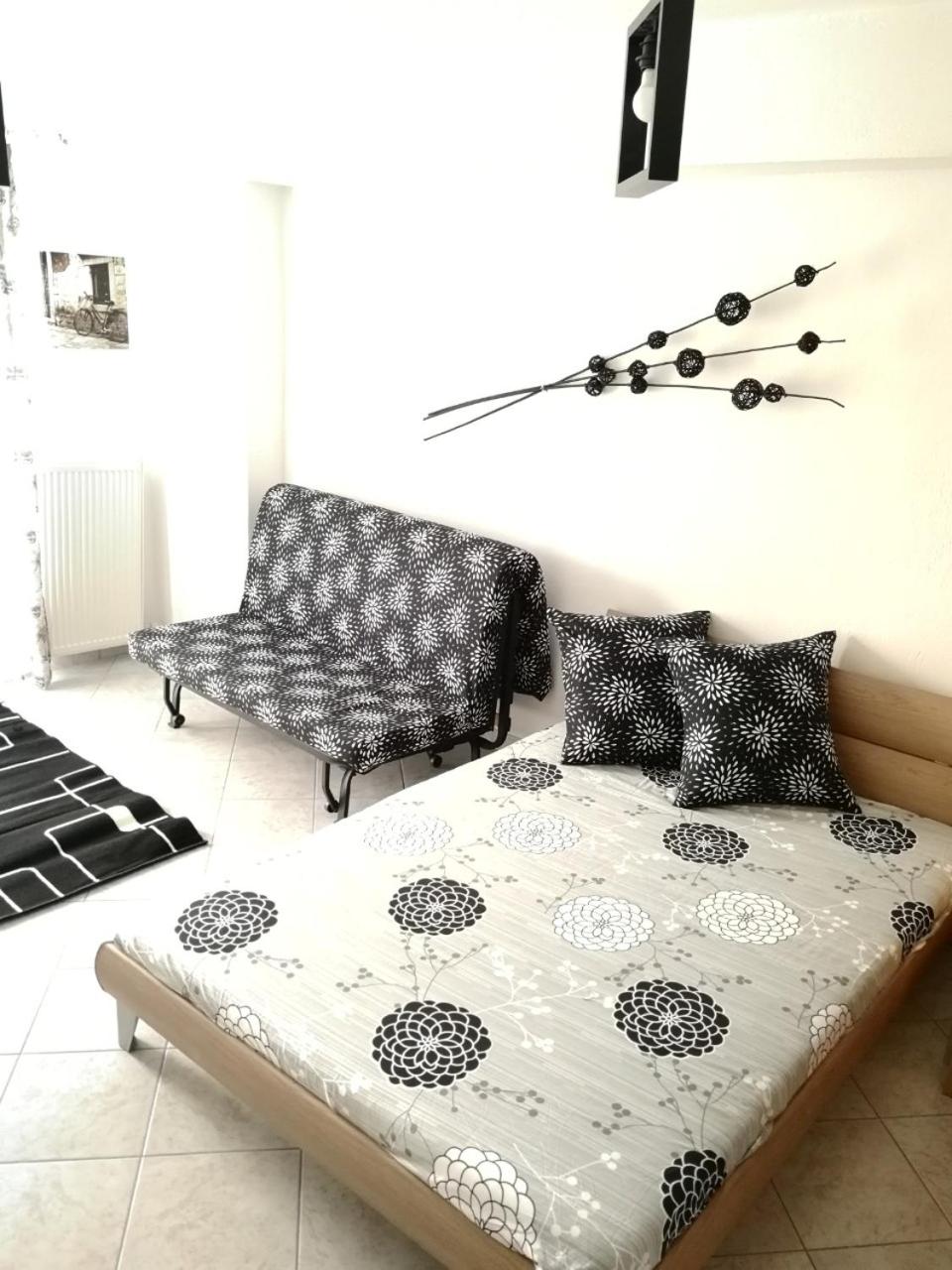 Apartment with Mountain View - Photo 1