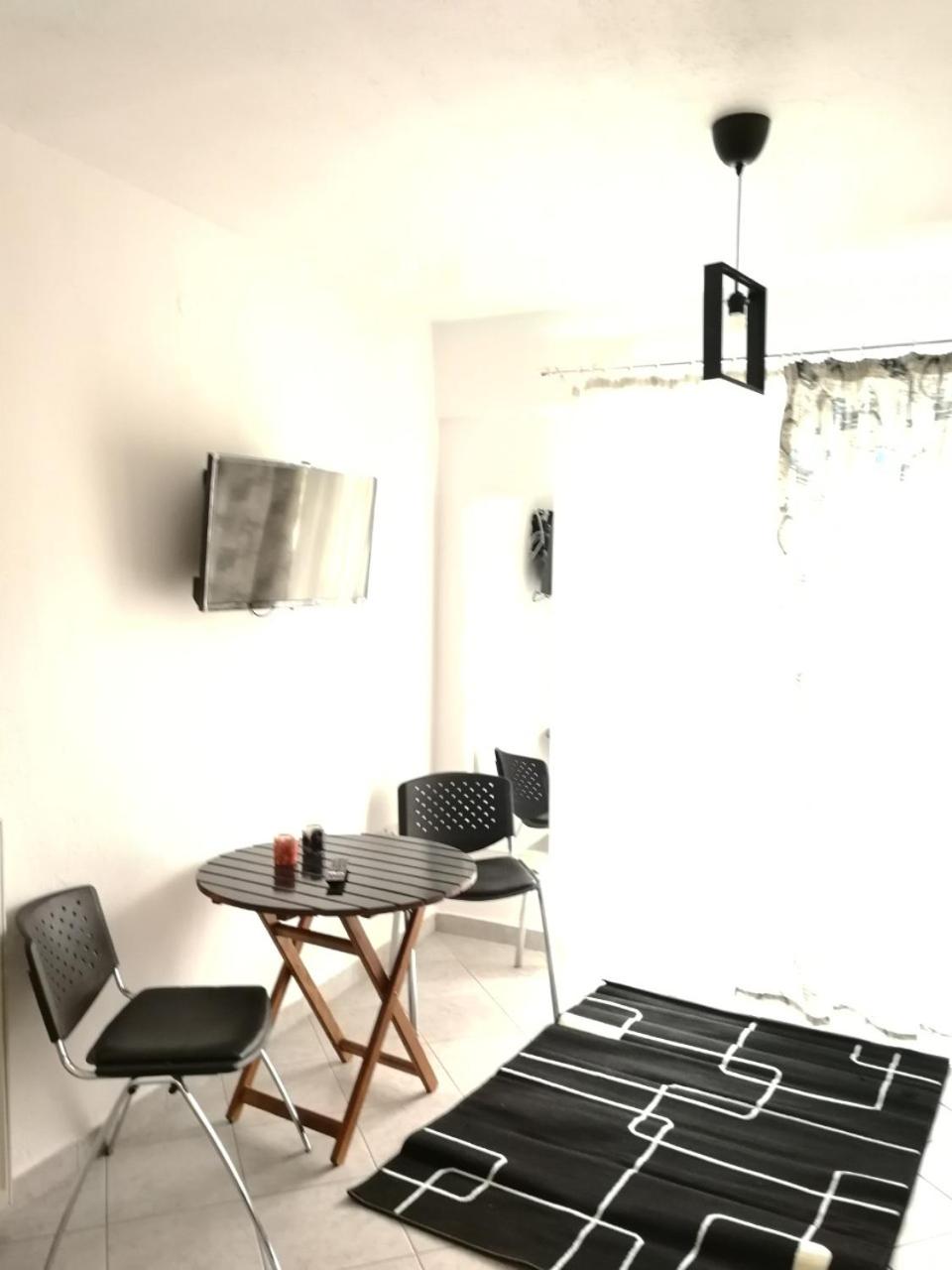 Apartment with Mountain View - Photo 8