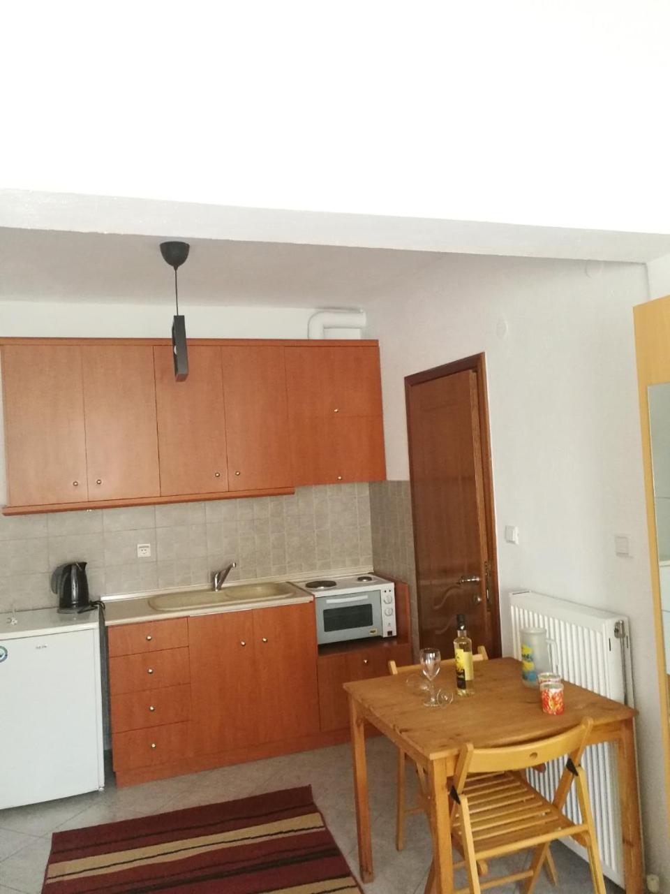 Studio Apartment - Photo 2