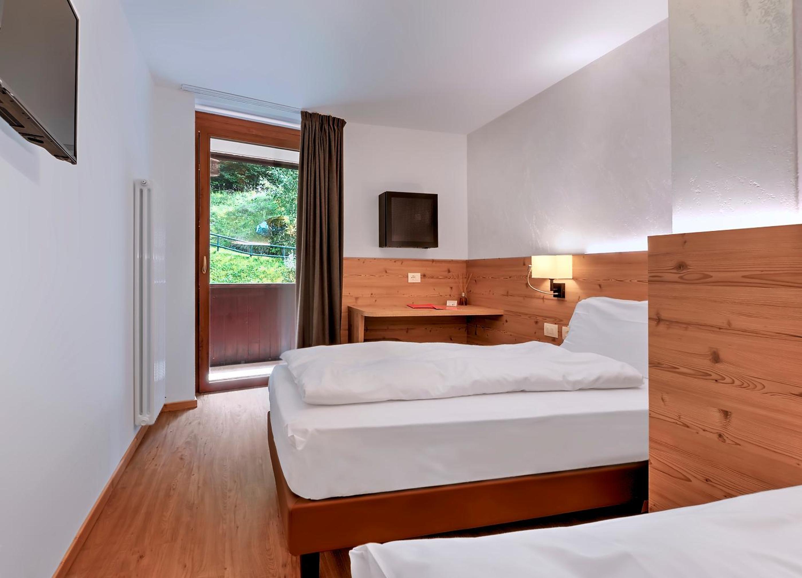 Deluxe Twin Room - Photo 2