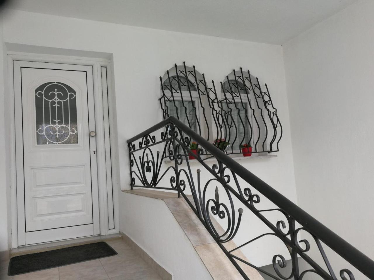 Studio Apartment - Photo 6