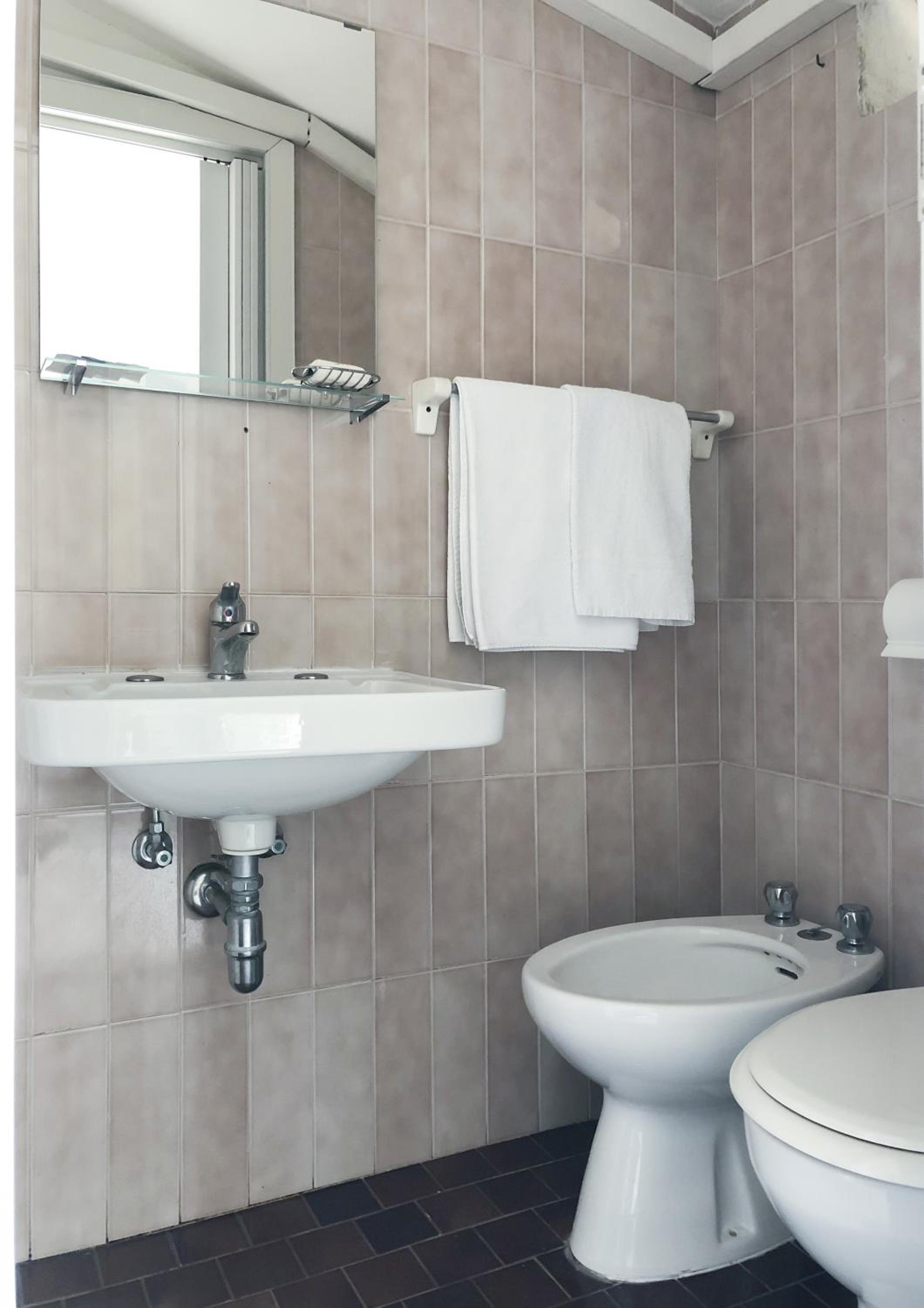 Standard Triple Room - Photo 21