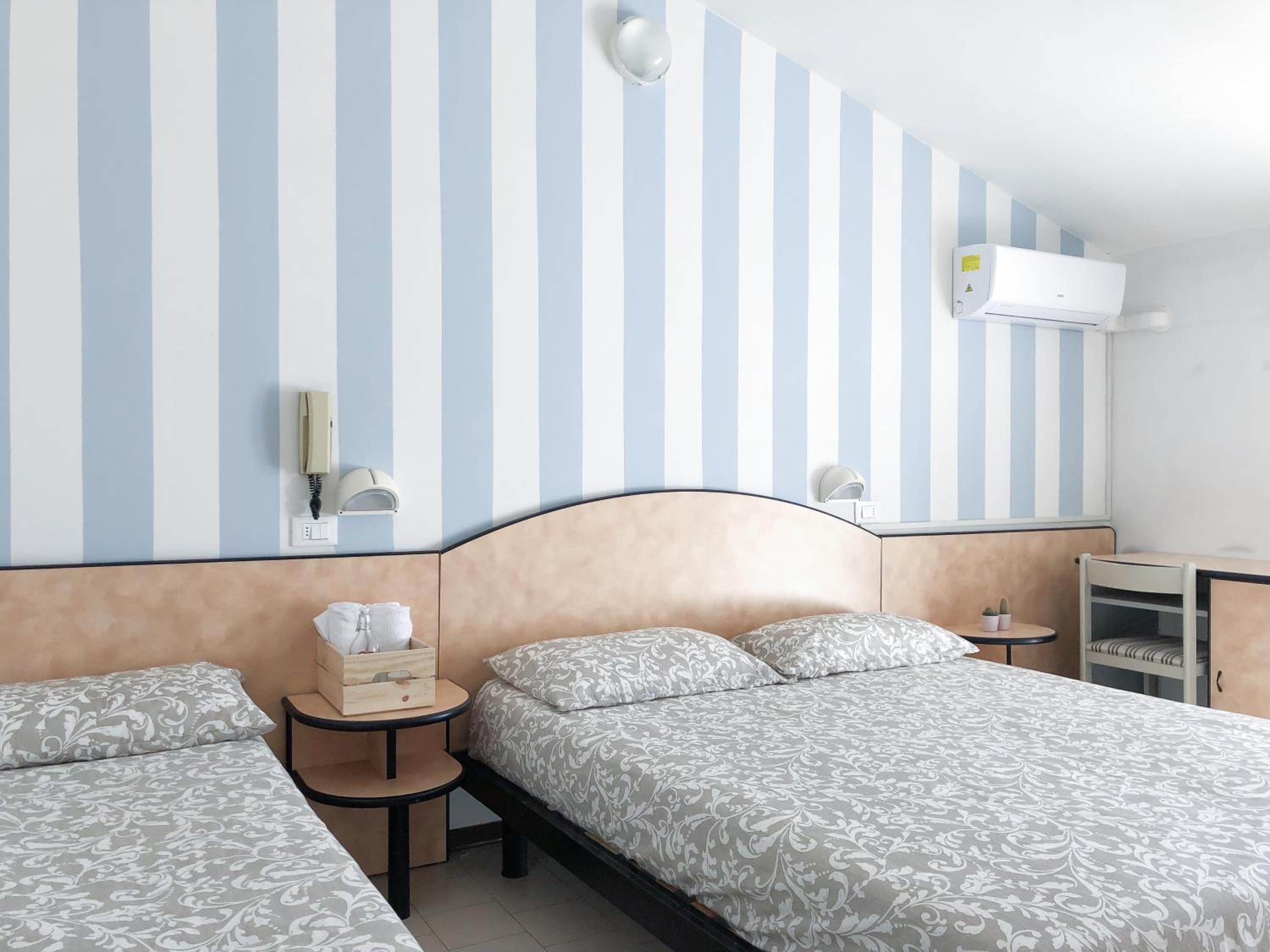 Standard Triple Room - Photo 11