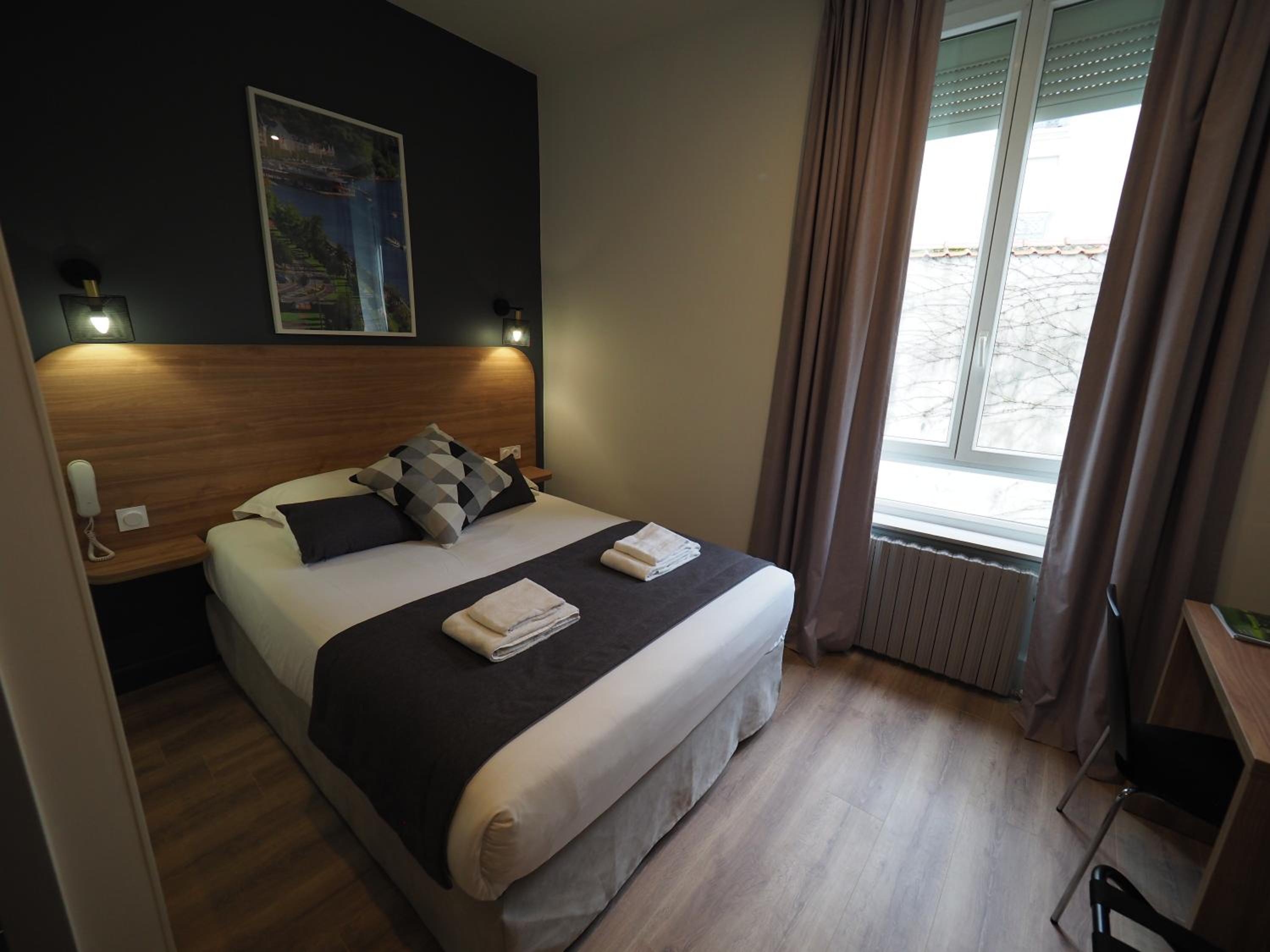 Standard Double Room - Photo 18