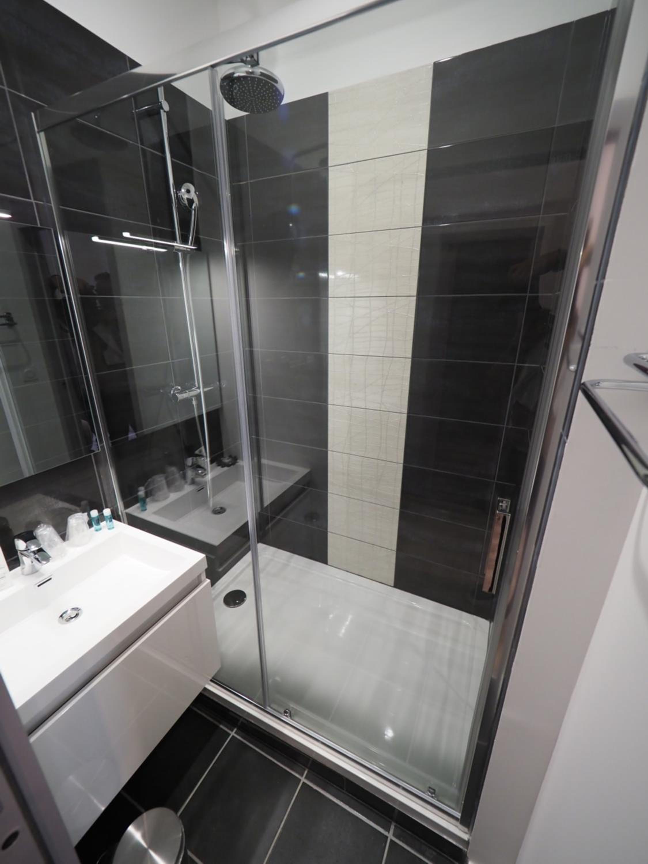 Standard Double Room - Photo 17