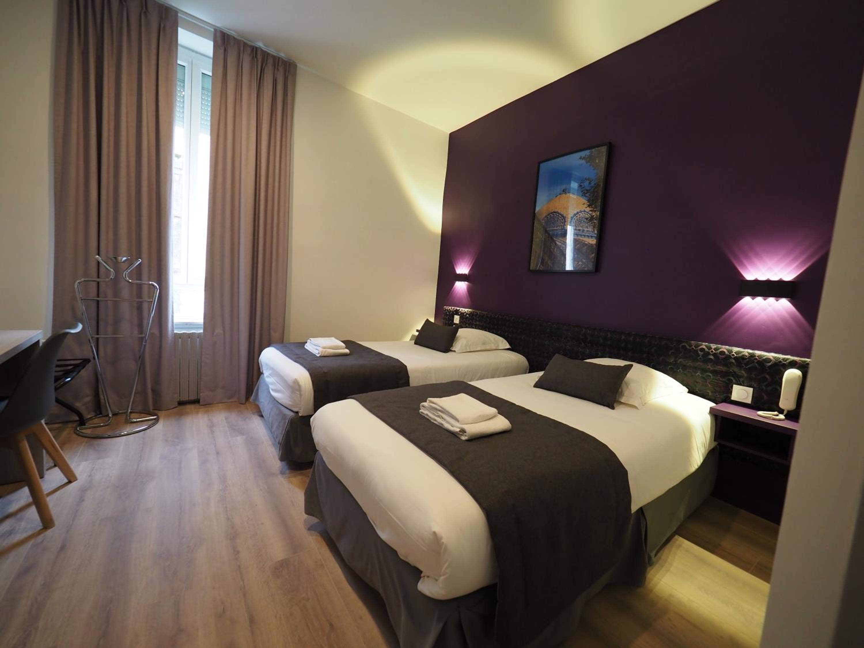 Twin Room - Photo 4