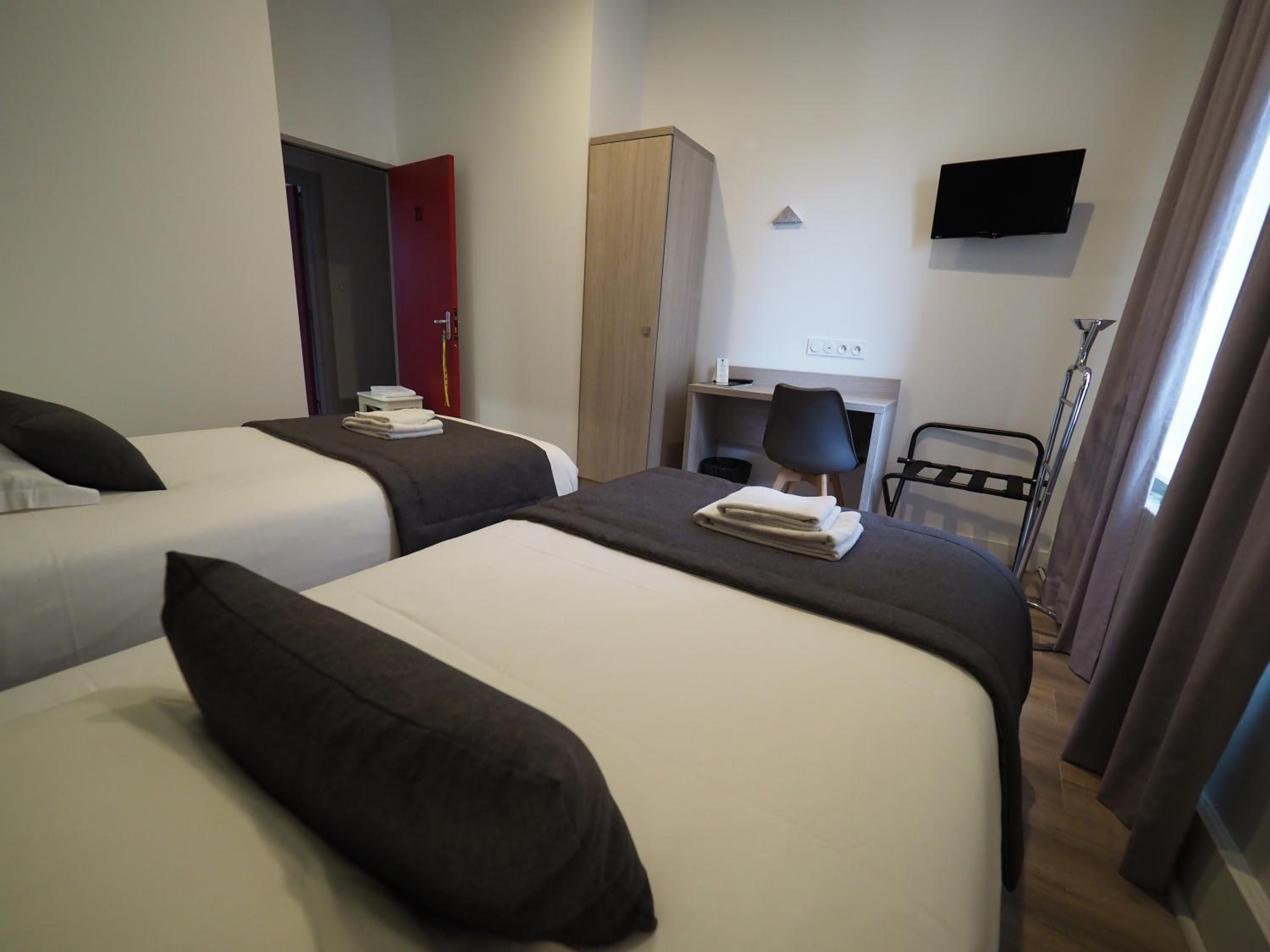 Twin Room - Photo 2