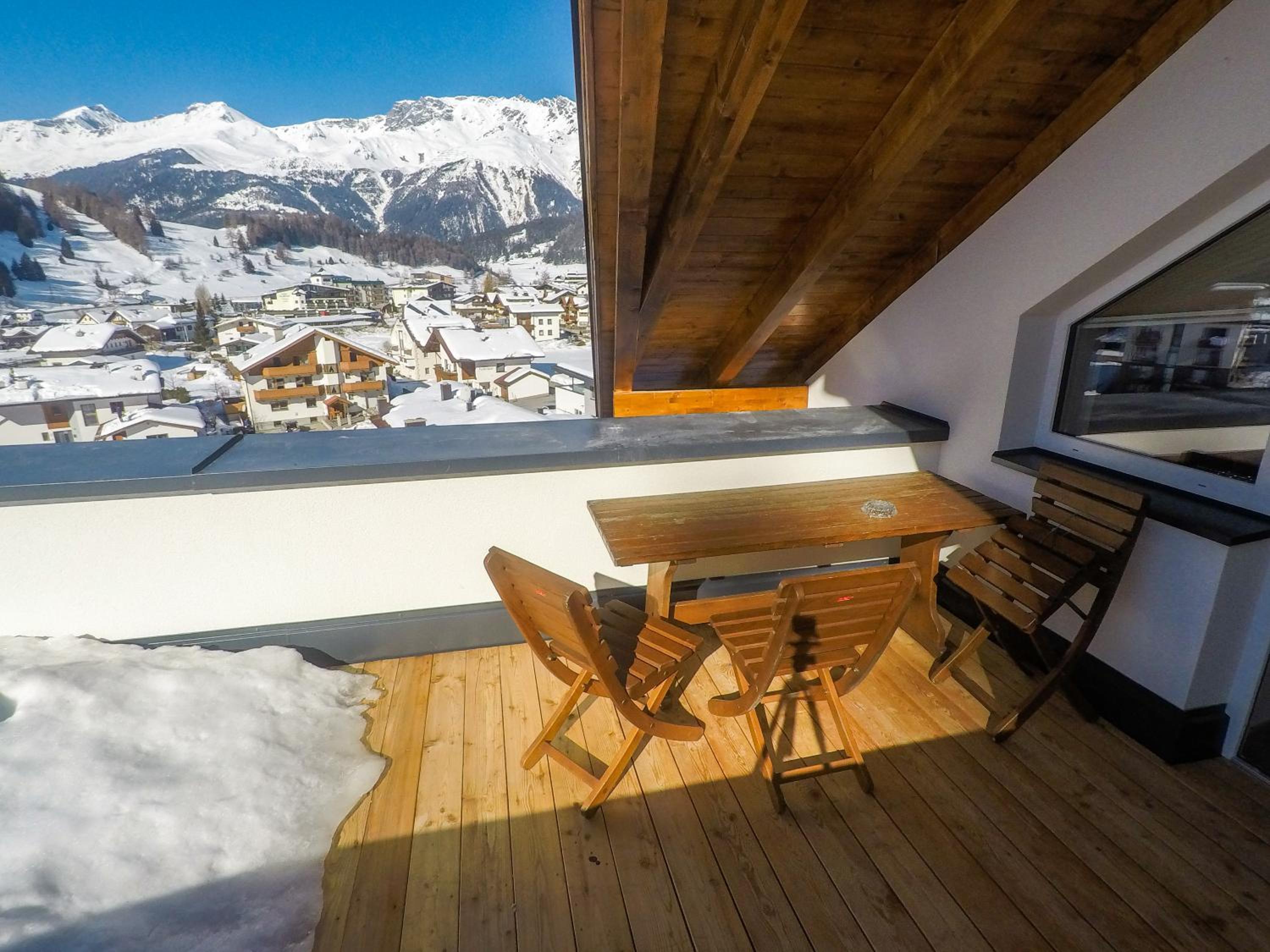 Apartment with Mountain View photo 2