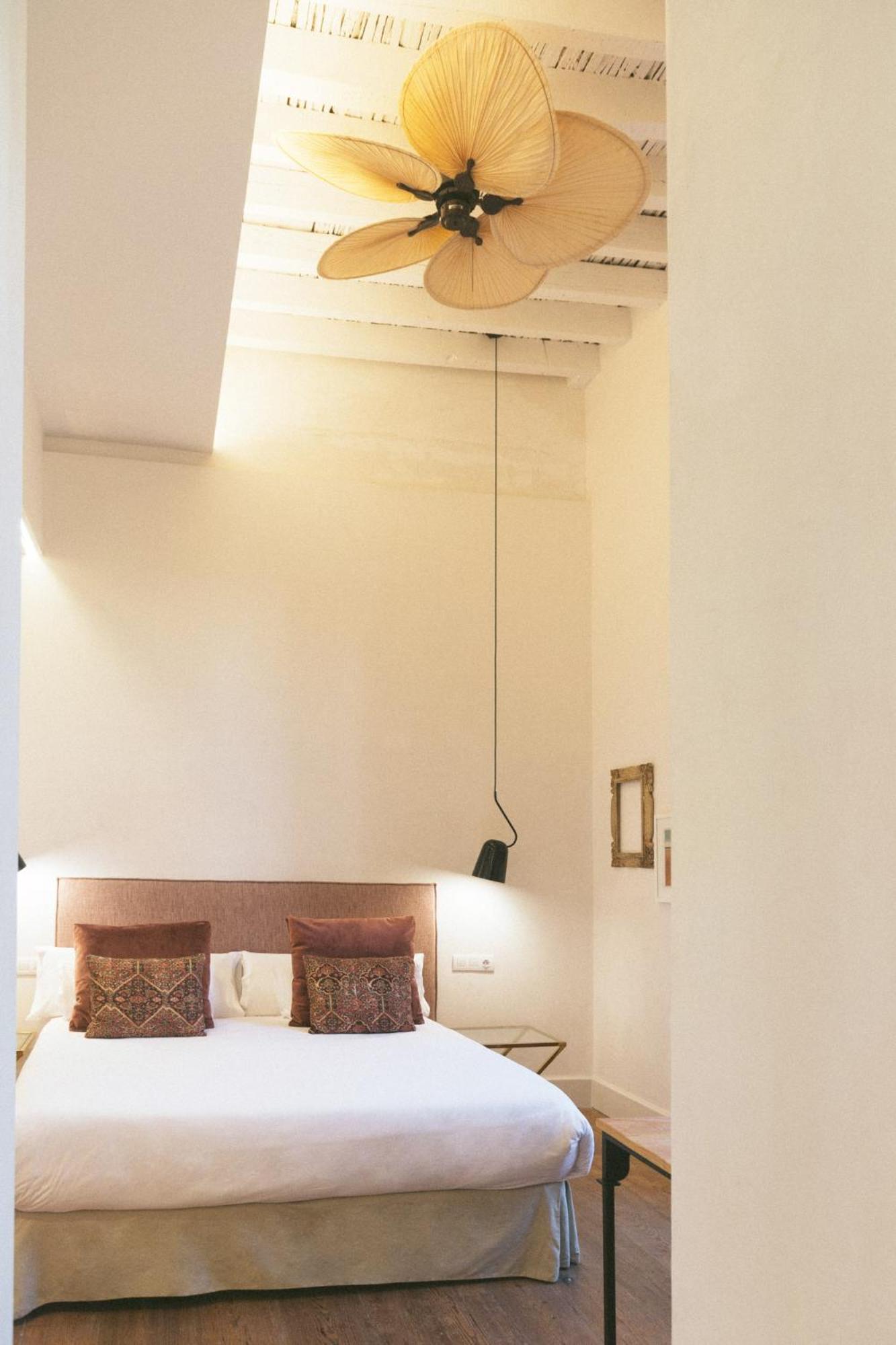 Premium Double Room thumbnail 6