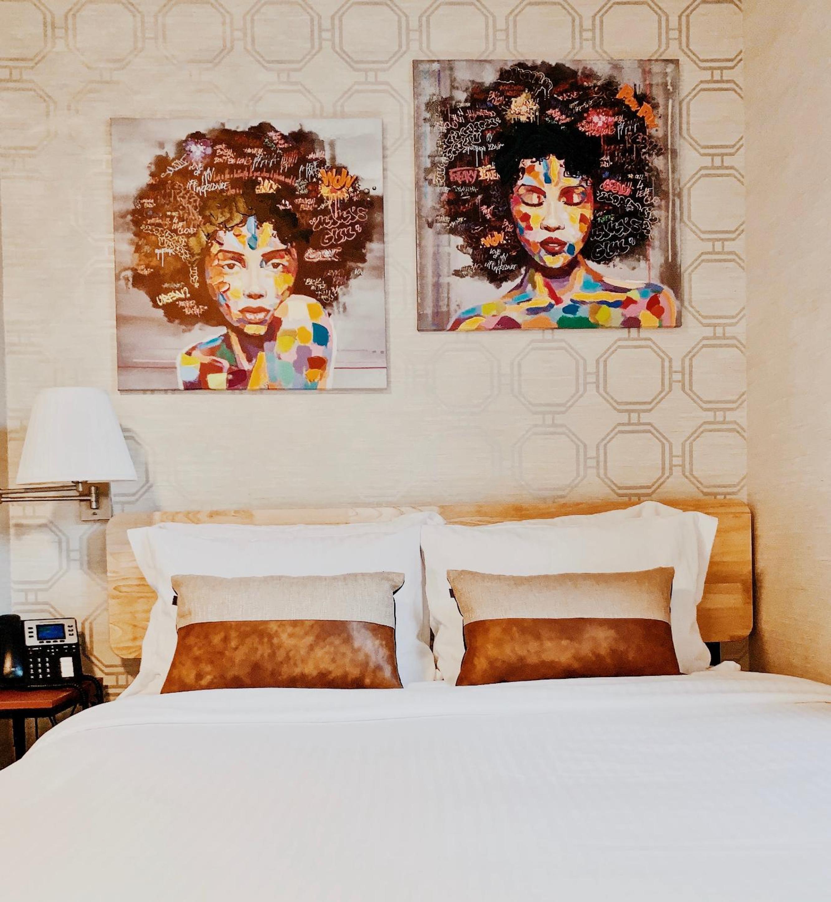 Superior Queen Room thumbnail 5